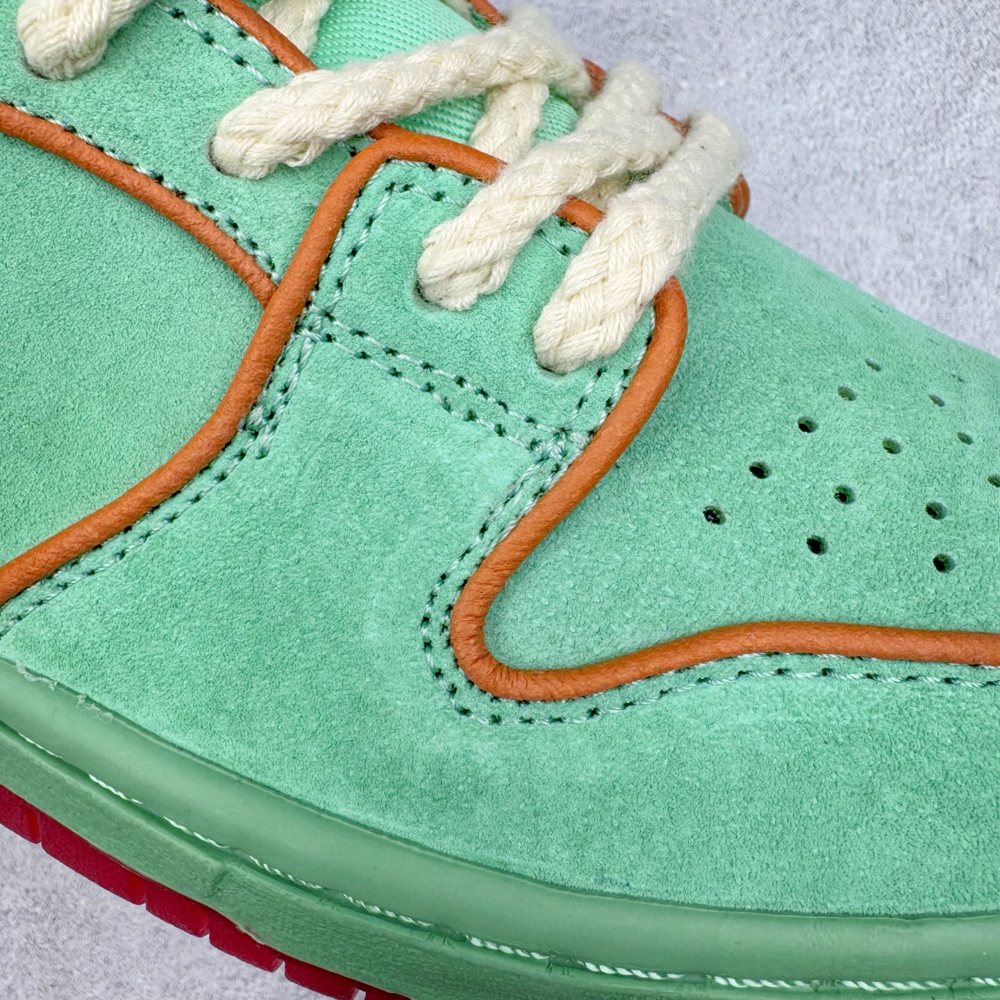 图片[21]-＃S2纯原 NK SB Dunk Low 黑人月 绿色HF3058-300 独家原厂航空铝磨具打磨大底 鞋头坡度极致还原 原盒原配 圈内天花板工艺 原厂冲刀 超高清洁度 全鞋零毛边皮料切割 全套原楦原模倾力打造完美版型 采用原厂百宏鞋带以及原厂百宏织唛舌标 内标可供原厂几率过验 原厂中底布黄色点胶 原厂中底布拉帮走线遵循公司‼️尺码：36 36.5 37.5 38 38.5 39 40 40.5 41 42 42.5 43 44 44.5 45 46 47.5-选品中心