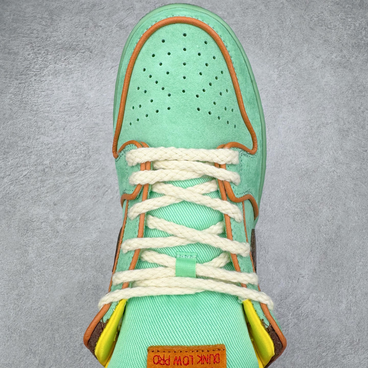 图片[4]-＃S2纯原 NK SB Dunk Low 黑人月 绿色HF3058-300 独家原厂航空铝磨具打磨大底 鞋头坡度极致还原 原盒原配 圈内天花板工艺 原厂冲刀 超高清洁度 全鞋零毛边皮料切割 全套原楦原模倾力打造完美版型 采用原厂百宏鞋带以及原厂百宏织唛舌标 内标可供原厂几率过验 原厂中底布黄色点胶 原厂中底布拉帮走线遵循公司‼️尺码：36 36.5 37.5 38 38.5 39 40 40.5 41 42 42.5 43 44 44.5 45 46 47.5-选品中心