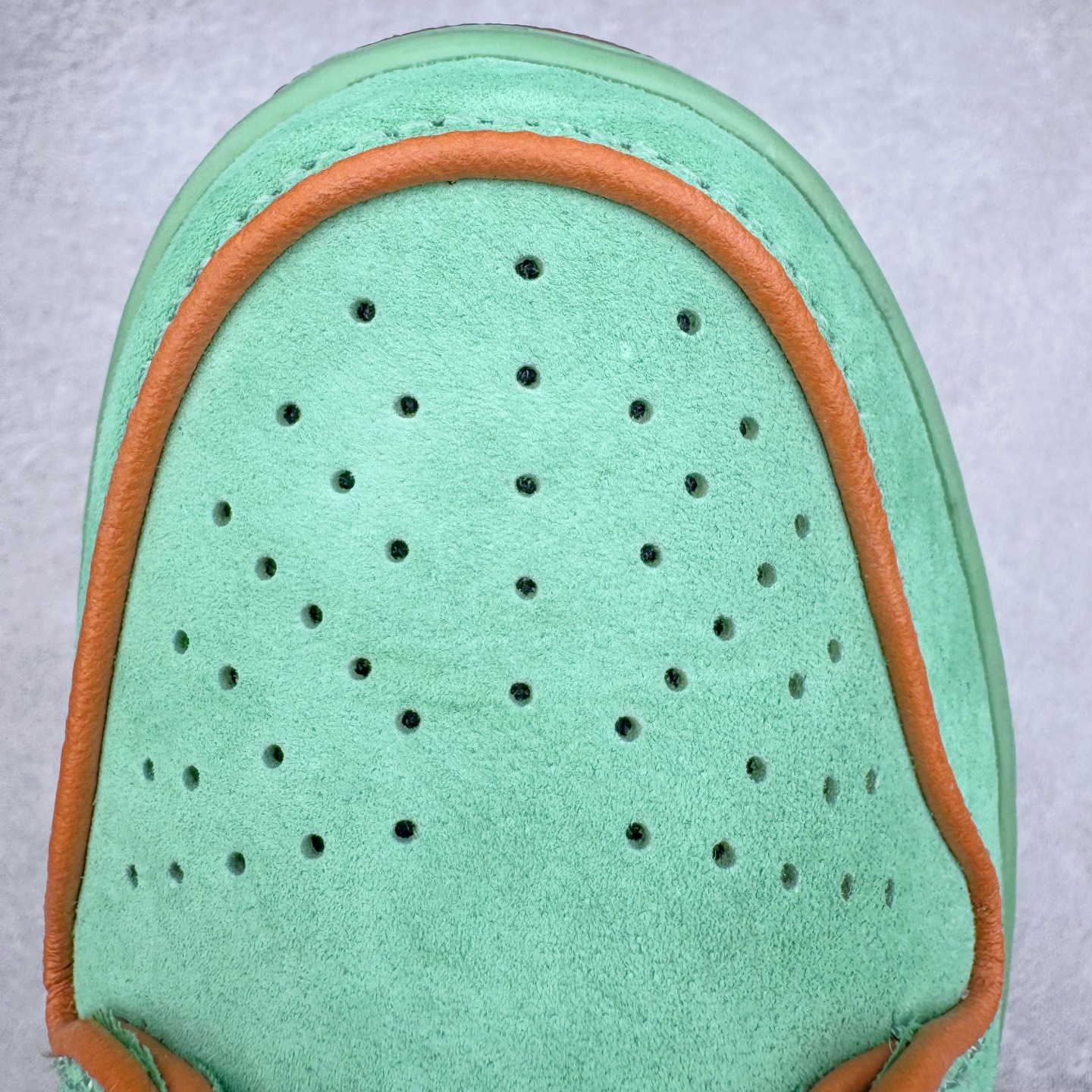 图片[17]-＃S2纯原 NK SB Dunk Low 黑人月 绿色HF3058-300 独家原厂航空铝磨具打磨大底 鞋头坡度极致还原 原盒原配 圈内天花板工艺 原厂冲刀 超高清洁度 全鞋零毛边皮料切割 全套原楦原模倾力打造完美版型 采用原厂百宏鞋带以及原厂百宏织唛舌标 内标可供原厂几率过验 原厂中底布黄色点胶 原厂中底布拉帮走线遵循公司‼️尺码：36 36.5 37.5 38 38.5 39 40 40.5 41 42 42.5 43 44 44.5 45 46 47.5-选品中心