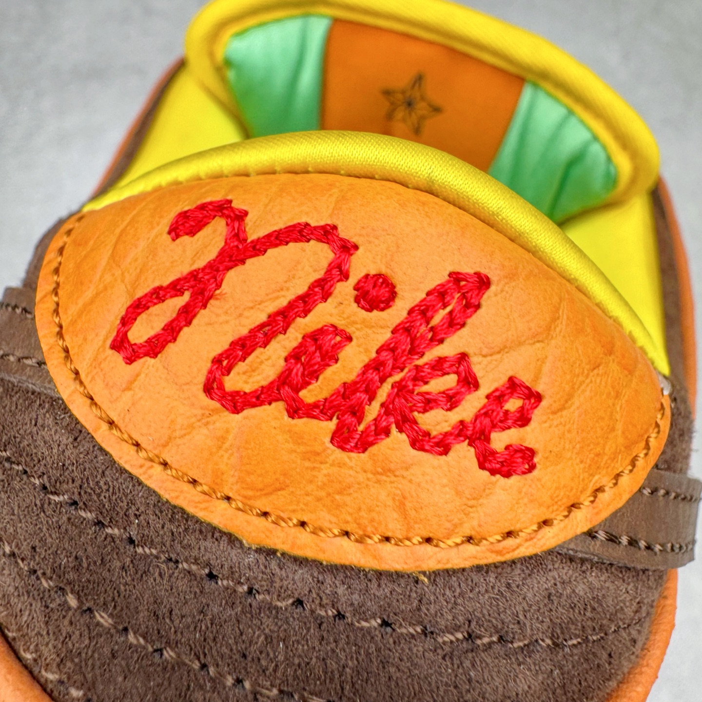 图片[18]-＃S2纯原 NK SB Dunk Low 黑人月 绿色HF3058-300 独家原厂航空铝磨具打磨大底 鞋头坡度极致还原 原盒原配 圈内天花板工艺 原厂冲刀 超高清洁度 全鞋零毛边皮料切割 全套原楦原模倾力打造完美版型 采用原厂百宏鞋带以及原厂百宏织唛舌标 内标可供原厂几率过验 原厂中底布黄色点胶 原厂中底布拉帮走线遵循公司‼️尺码：36 36.5 37.5 38 38.5 39 40 40.5 41 42 42.5 43 44 44.5 45 46 47.5-选品中心