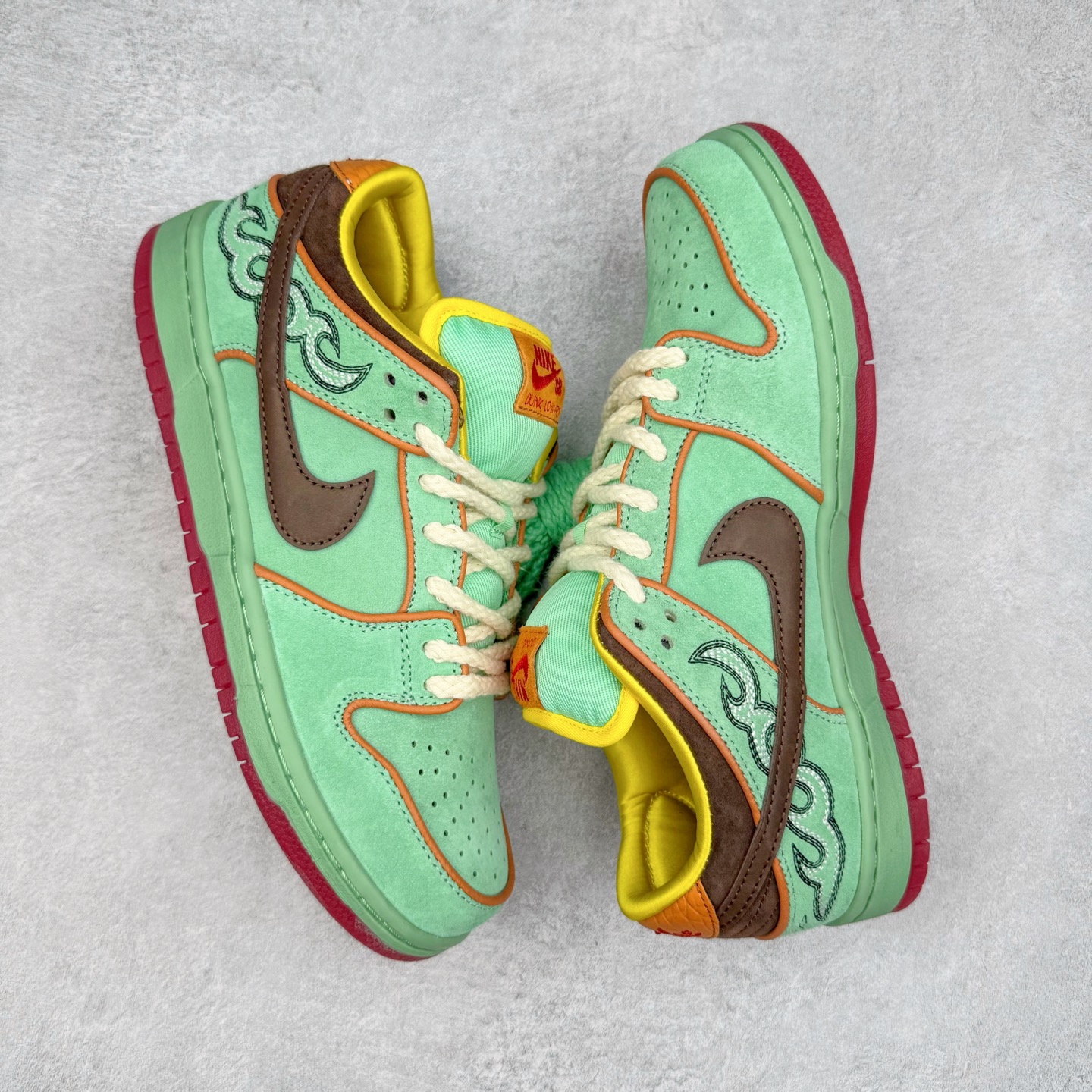 图片[3]-＃S2纯原 NK SB Dunk Low 黑人月 绿色HF3058-300 独家原厂航空铝磨具打磨大底 鞋头坡度极致还原 原盒原配 圈内天花板工艺 原厂冲刀 超高清洁度 全鞋零毛边皮料切割 全套原楦原模倾力打造完美版型 采用原厂百宏鞋带以及原厂百宏织唛舌标 内标可供原厂几率过验 原厂中底布黄色点胶 原厂中底布拉帮走线遵循公司‼️尺码：36 36.5 37.5 38 38.5 39 40 40.5 41 42 42.5 43 44 44.5 45 46 47.5-选品中心