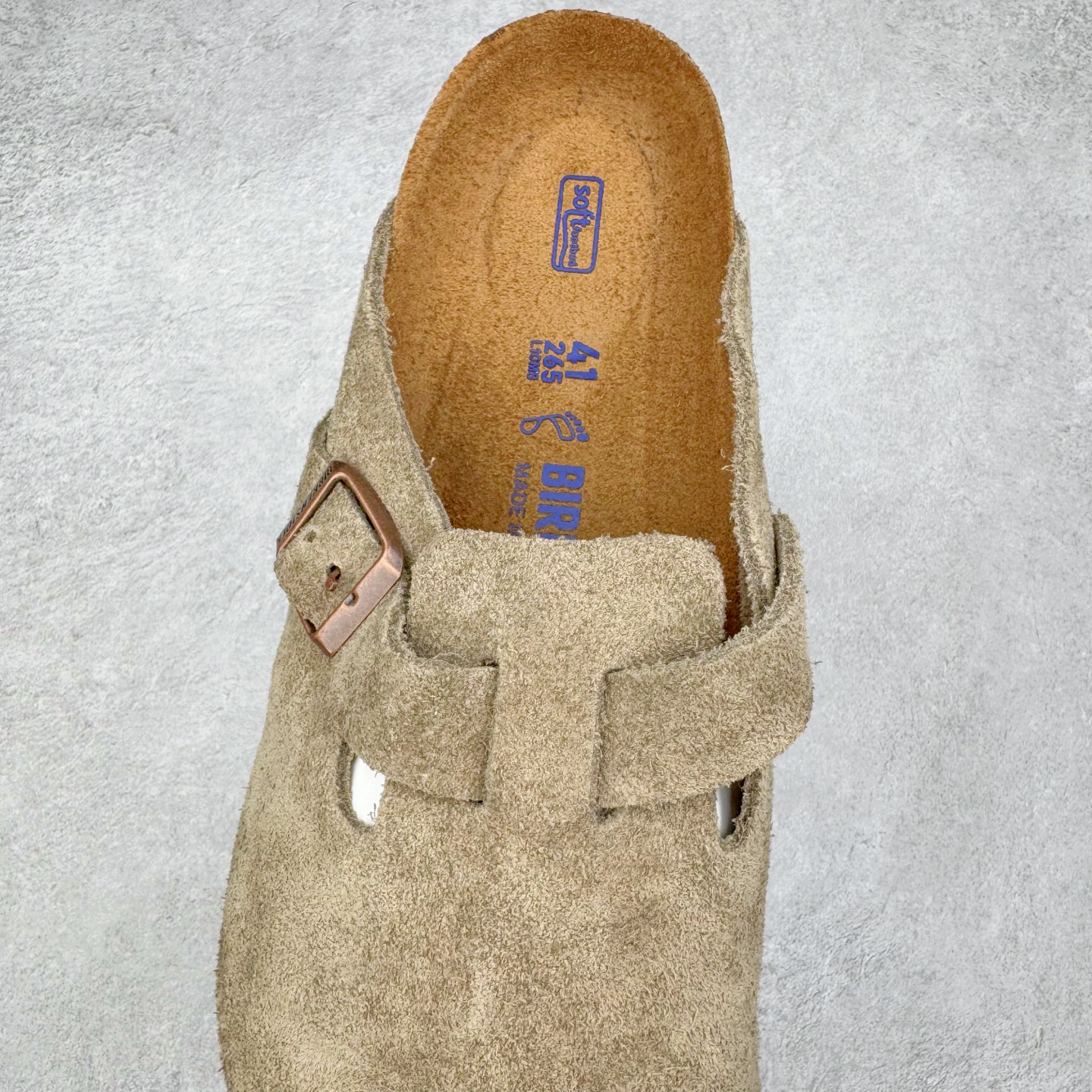 图片[5]-＃GD广顶 Birkenstock Boston VL 勃肯绒面金属针扣软木底包头拖鞋 牛皮绒面革质地柔软 搭配可调节鞋扣提升穿着舒适度 人体工学设计分散脚部压力 保护脚踝 软木乳胶鞋床具有一定的收缩性 长时间穿着后能贴合脚型 EVA鞋底回弹性和抗张性力高 具有良好的防震、缓冲性 四季皆宜 柔软的鞋床采用额外的泡沫缓冲层 提供额外的舒适感和全天支撑 全网独家首发 源于德国的严谨工艺 牛巴戎面 中层松木 EVA 三层组合大底 优质牛皮面料五金扣 出口订单 尺码：35-45-选品中心