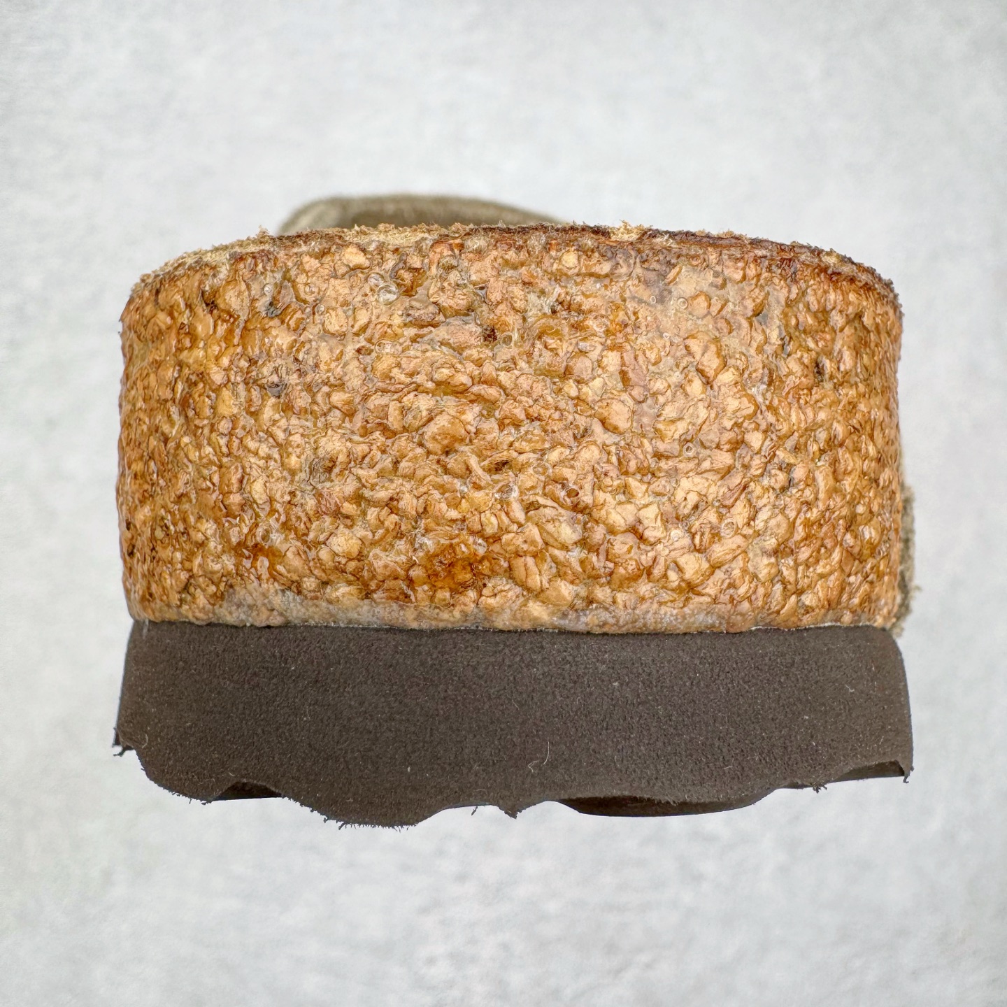 图片[8]-＃GD广顶 Birkenstock Boston VL 勃肯绒面金属针扣软木底包头拖鞋 牛皮绒面革质地柔软 搭配可调节鞋扣提升穿着舒适度 人体工学设计分散脚部压力 保护脚踝 软木乳胶鞋床具有一定的收缩性 长时间穿着后能贴合脚型 EVA鞋底回弹性和抗张性力高 具有良好的防震、缓冲性 四季皆宜 柔软的鞋床采用额外的泡沫缓冲层 提供额外的舒适感和全天支撑 全网独家首发 源于德国的严谨工艺 牛巴戎面 中层松木 EVA 三层组合大底 优质牛皮面料五金扣 出口订单 尺码：35-45-选品中心