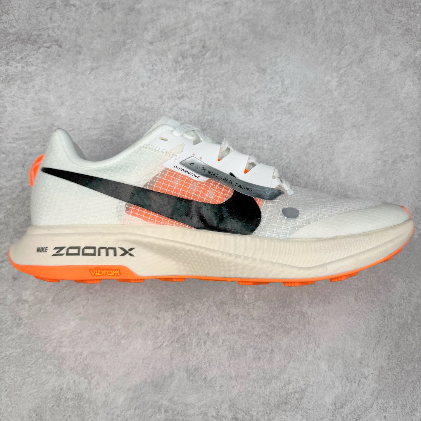 #福利特价 NK Zoom X ULTRAFLY TRAIL Next Nature 越野跑步鞋 登月兼顾迅疾外观和稳固脚感 后跟覆面和中足动态支撑巧妙融合 缔造稳定顺畅的迈步体验 尺码:36 36.5 37.5 38 38.5 39 40 40.5 41 42 42.5 43 44 44.5 45-选品中心