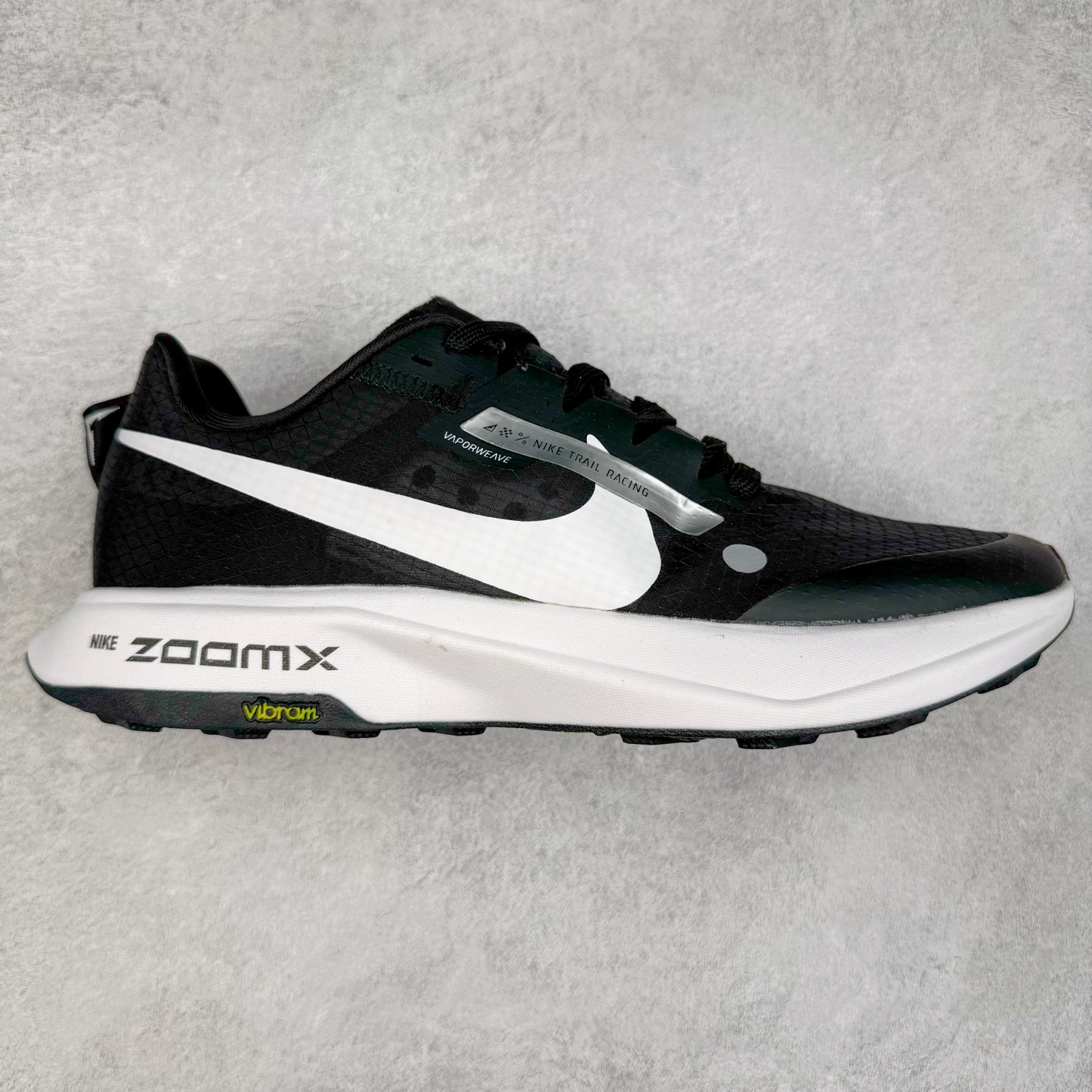 #福利特价 NK Zoom X ULTRAFLY TRAIL Next Nature 越野跑步鞋 登月兼顾迅疾外观和稳固脚感 后跟覆面和中足动态支撑巧妙融合 缔造稳定顺畅的迈步体验 尺码:36 36.5 37.5 38 38.5 39 40 40.5 41 42 42.5 43 44 44.5 45-选品中心