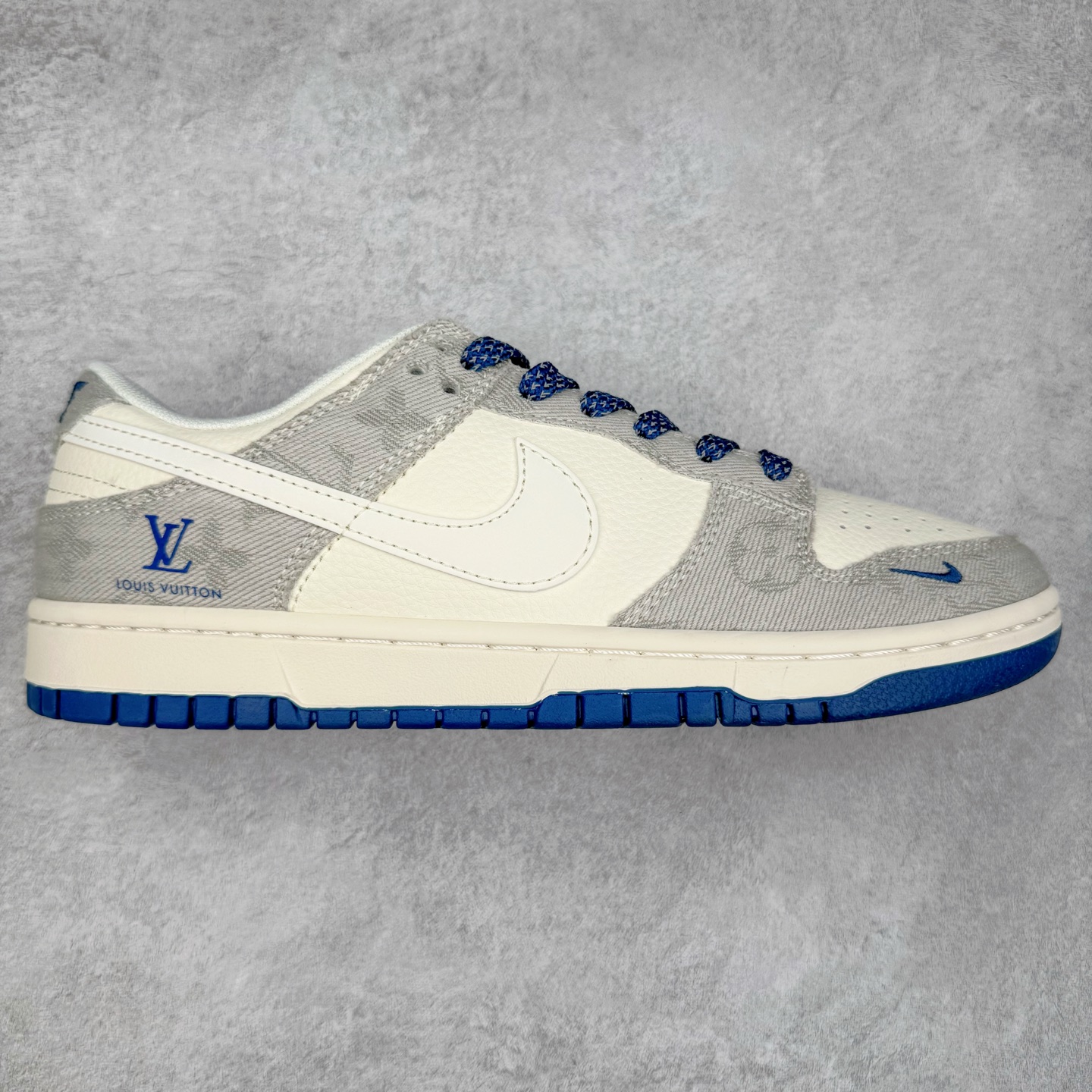 NK Dunk Low 定制配色 JP1628-017 大厂出品 极力推荐 原装头层材料 独家版型蒸餾加工帶來的是更好的视觉和脚感体验大厂纯原品质出货 清洁度 电绣工艺 皮料切割干净无任何毛边 细节完美 实拍调校N版已经零色差零失真 百分百还原实物色彩所见即所得 不存在货不对板色差等低级问题 选购参考实物拍摄 不混卖不参货 只用心做好货严格选品 承诺混一赔十 尺码：36 36.5 37.5 38 38.5 39 40 40.5 41 42 42.5 43 44 44.5 45-选品中心