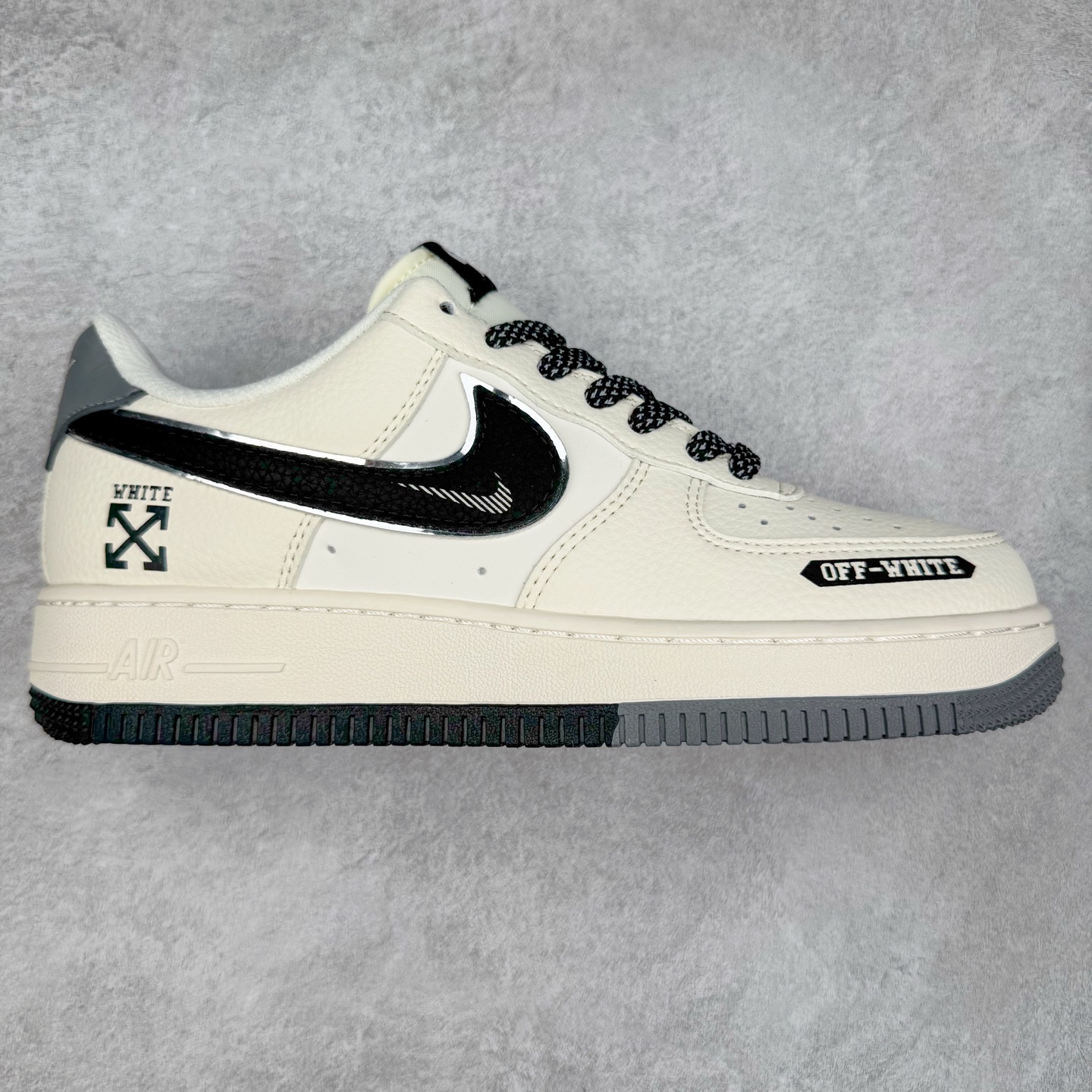 NK Air Force 1´07 Low 空军一号低帮百搭休闲运动板鞋 QW5836-005 柔软、弹性十足的缓震性能和出色的中底设计 横跨复古与现代的外型结合 造就出风靡全球 三十多年的Force 1 直到今天还深受青睐 实拍调校N版已经零色差零失真 百分百还原实物色彩所见即所得 不存在货不对板色差等低级问题 选购参考实物拍摄 不混卖不参货 只用心做好货严格选品 承诺混一赔十 尺码：36 36.5 37.5 38 38.5 39 40 40.5 41 42 42.5 43 44 44.5 45-选品中心