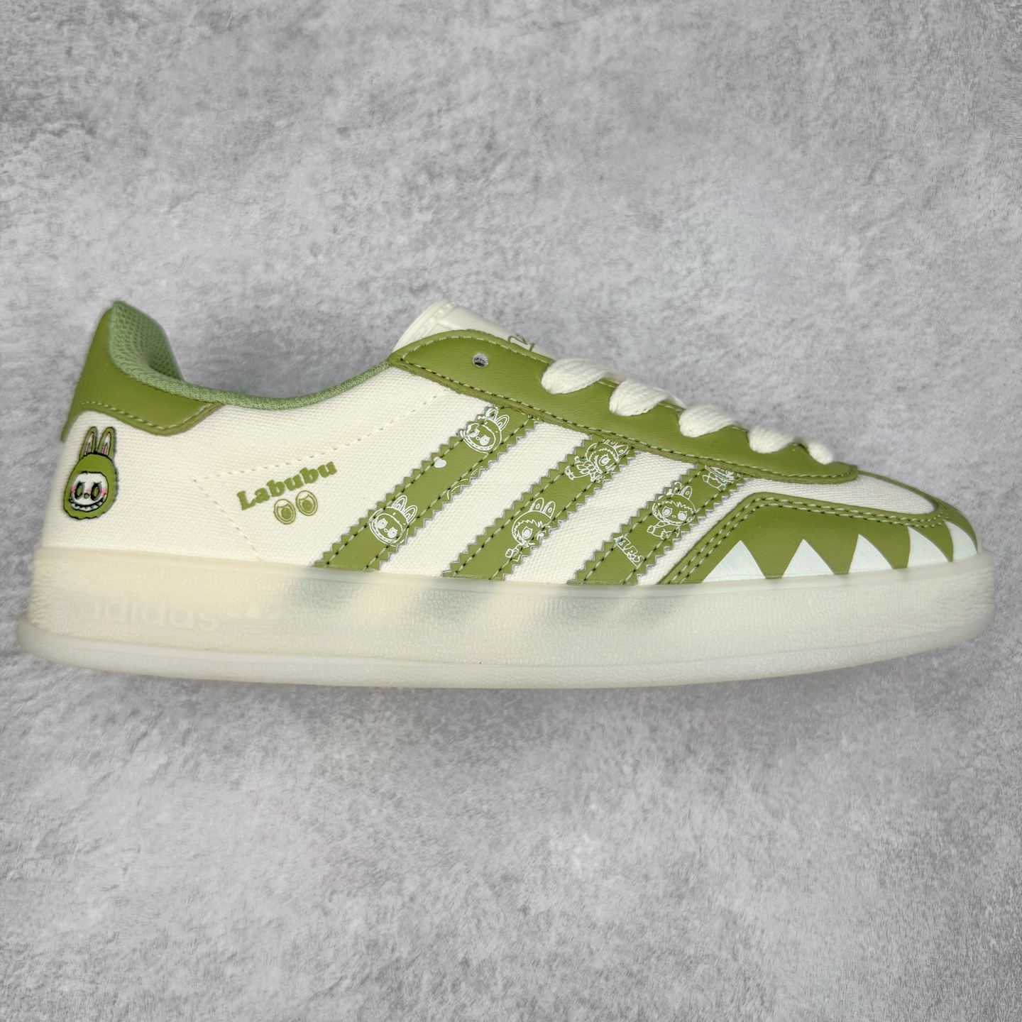 ＃C2 AD Gazelle Indoor Trainers 羚羊内训系列低帮复古百搭休闲运动德训风板鞋 DM1234-019 90年代经典的复刻版！自60年代以足球训练鞋面世以来,Gazelle就以其经典设计席卷全球。1991年版本的复刻,再造经典Gazelle。采用皮革打造,搭配浊色细节,让这款经典更加简约。尺码：36 36⅔ 37⅓ 38 38⅔ 39⅓ 40 40⅔ 41⅓ 42 42⅔ 43⅓ 44⅓ 44⅔ 45-选品中心