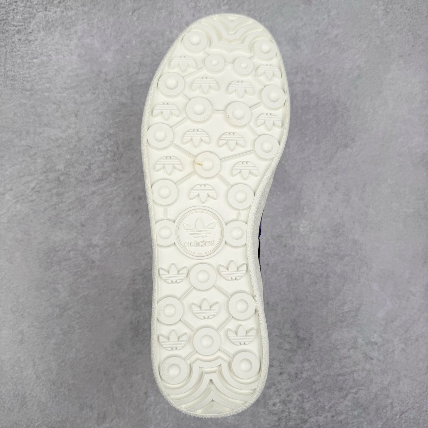 图片[9]-＃C2 AD Gazelle Indoor Trainers 羚羊内训系列低帮复古百搭休闲运动德训风板鞋 DD6607 90年代经典的复刻版！自60年代以足球训练鞋面世以来,Gazelle就以其经典设计席卷全球。1991年版本的复刻,再造经典Gazelle。采用皮革打造,搭配浊色细节,让这款经典更加简约。尺码：36 36⅔ 37⅓ 38 38⅔ 39⅓ 40 40⅔ 41⅓ 42 42⅔ 43⅓ 44⅓ 44⅔ 45-选品中心