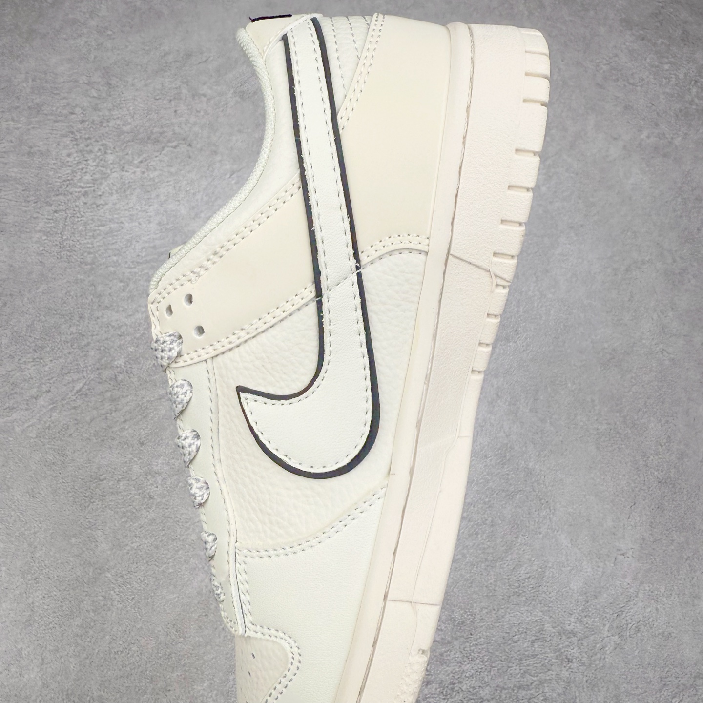 图片[7]-NK Dunk Low 定制配色 CS1688-110 大厂出品 极力推荐 原装头层材料 独家版型蒸餾加工帶來的是更好的视觉和脚感体验大厂纯原品质出货 清洁度 电绣工艺 皮料切割干净无任何毛边 细节完美 实拍调校N版已经零色差零失真 百分百还原实物色彩所见即所得 不存在货不对板色差等低级问题 选购参考实物拍摄 不混卖不参货 只用心做好货严格选品 承诺混一赔十 尺码：36 36.5 37.5 38 38.5 39 40 40.5 41 42 42.5 43 44 44.5 45-选品中心