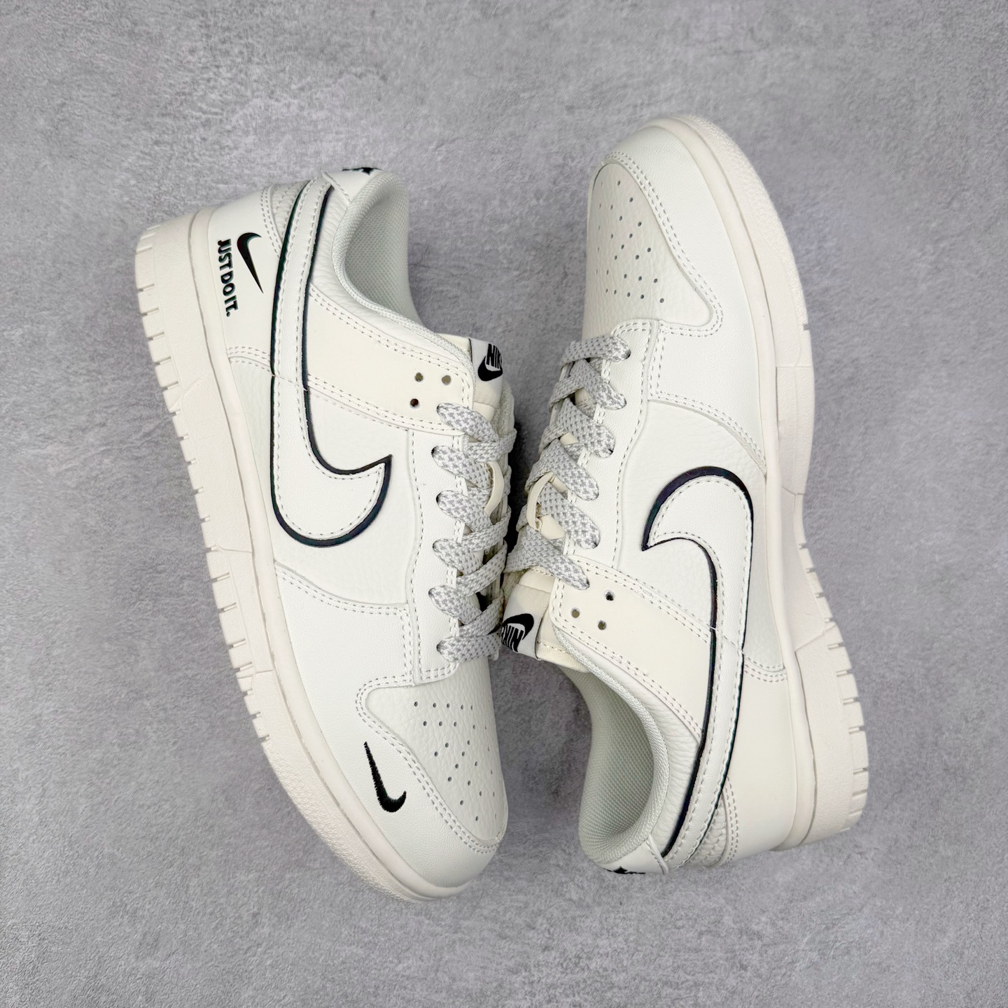 图片[3]-NK Dunk Low 定制配色 CS1688-110 大厂出品 极力推荐 原装头层材料 独家版型蒸餾加工帶來的是更好的视觉和脚感体验大厂纯原品质出货 清洁度 电绣工艺 皮料切割干净无任何毛边 细节完美 实拍调校N版已经零色差零失真 百分百还原实物色彩所见即所得 不存在货不对板色差等低级问题 选购参考实物拍摄 不混卖不参货 只用心做好货严格选品 承诺混一赔十 尺码：36 36.5 37.5 38 38.5 39 40 40.5 41 42 42.5 43 44 44.5 45-选品中心