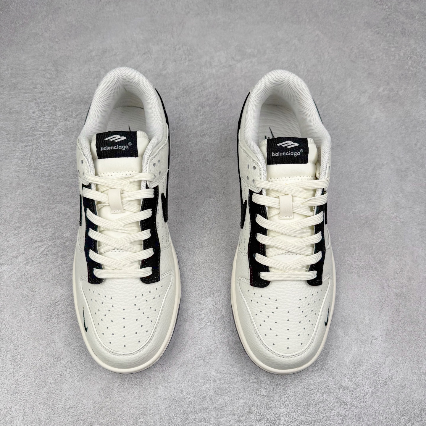 图片[2]-NK Dunk Low 定制配色 KK1333-041 大厂出品 极力推荐 原装头层材料 独家版型蒸餾加工帶來的是更好的视觉和脚感体验大厂纯原品质出货 清洁度 电绣工艺 皮料切割干净无任何毛边 细节完美 实拍调校N版已经零色差零失真 百分百还原实物色彩所见即所得 不存在货不对板色差等低级问题 选购参考实物拍摄 不混卖不参货 只用心做好货严格选品 承诺混一赔十 尺码：36 36.5 37.5 38 38.5 39 40 40.5 41 42 42.5 43 44 44.5 45-选品中心