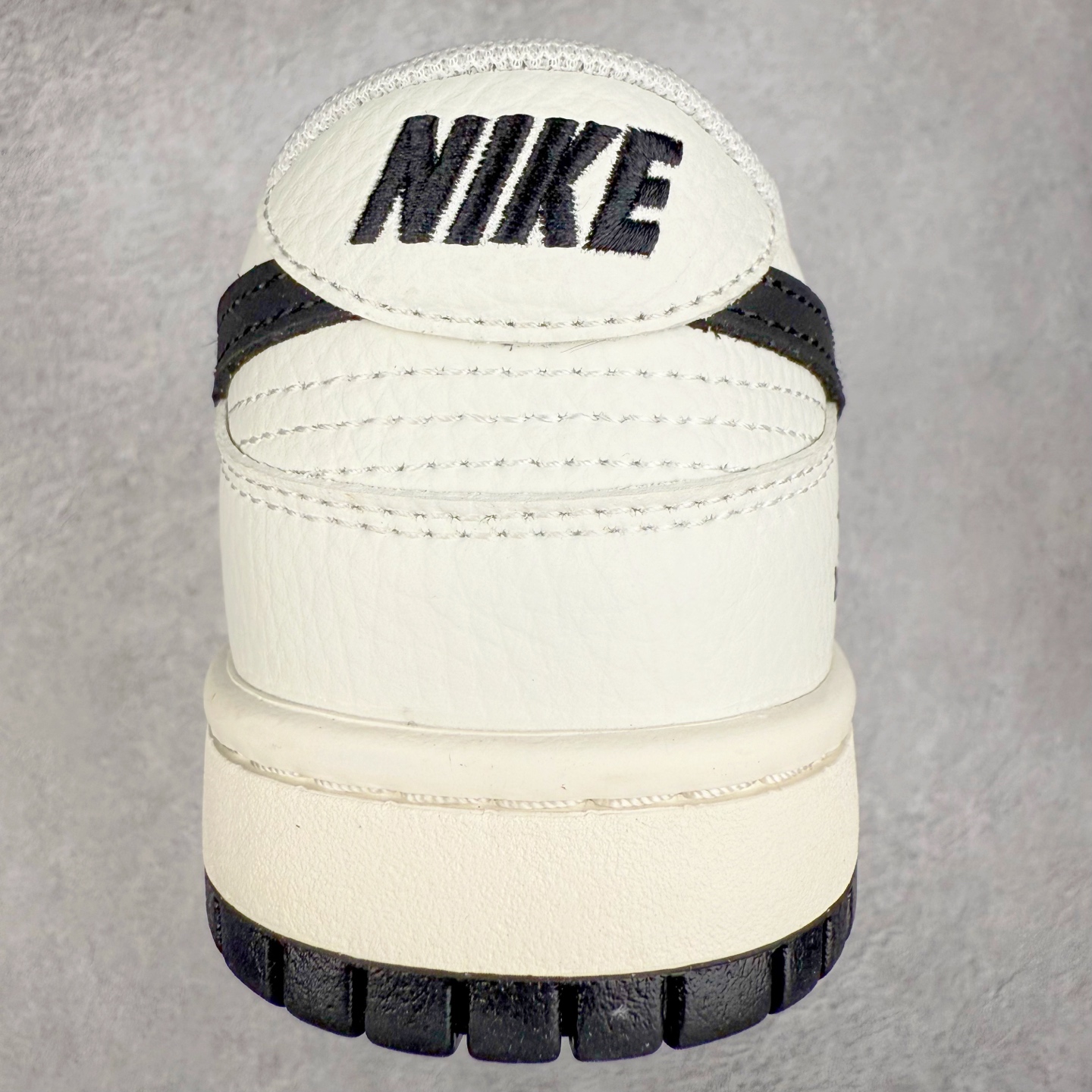 图片[8]-NK Dunk Low 定制配色 KK1333-041 大厂出品 极力推荐 原装头层材料 独家版型蒸餾加工帶來的是更好的视觉和脚感体验大厂纯原品质出货 清洁度 电绣工艺 皮料切割干净无任何毛边 细节完美 实拍调校N版已经零色差零失真 百分百还原实物色彩所见即所得 不存在货不对板色差等低级问题 选购参考实物拍摄 不混卖不参货 只用心做好货严格选品 承诺混一赔十 尺码：36 36.5 37.5 38 38.5 39 40 40.5 41 42 42.5 43 44 44.5 45-选品中心