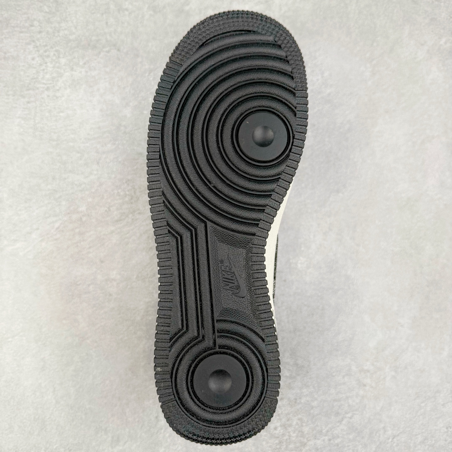 图片[9]-NK Air Force 1´07 Low 空军一号低帮百搭休闲运动板鞋 KJ1688-003 柔软、弹性十足的缓震性能和出色的中底设计 横跨复古与现代的外型结合 造就出风靡全球 三十多年的Force 1 直到今天还深受青睐 实拍调校N版已经零色差零失真 百分百还原实物色彩所见即所得 不存在货不对板色差等低级问题 选购参考实物拍摄 不混卖不参货 只用心做好货严格选品 承诺混一赔十 尺码：36 36.5 37.5 38 38.5 39 40 40.5 41 42 42.5 43 44 44.5 45-选品中心