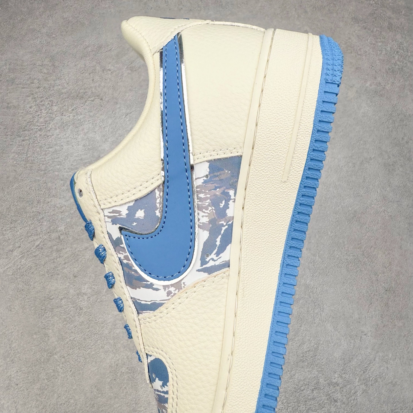 图片[7]-NK Air Force 1´07 Low 空军一号低帮百搭休闲运动板鞋 KJ1688-003 柔软、弹性十足的缓震性能和出色的中底设计 横跨复古与现代的外型结合 造就出风靡全球 三十多年的Force 1 直到今天还深受青睐 实拍调校N版已经零色差零失真 百分百还原实物色彩所见即所得 不存在货不对板色差等低级问题 选购参考实物拍摄 不混卖不参货 只用心做好货严格选品 承诺混一赔十 尺码：36 36.5 37.5 38 38.5 39 40 40.5 41 42 42.5 43 44 44.5 45-选品中心