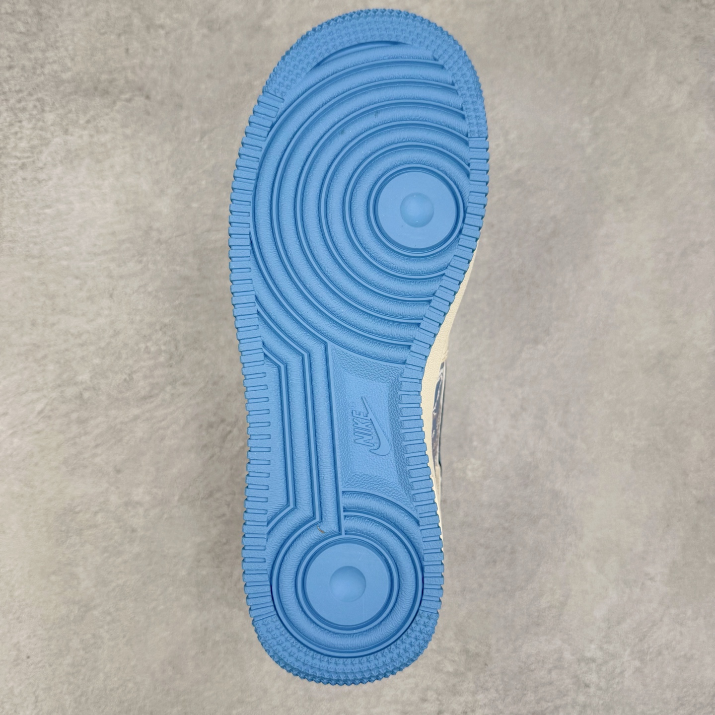 图片[9]-NK Air Force 1´07 Low 空军一号低帮百搭休闲运动板鞋 KJ1688-003 柔软、弹性十足的缓震性能和出色的中底设计 横跨复古与现代的外型结合 造就出风靡全球 三十多年的Force 1 直到今天还深受青睐 实拍调校N版已经零色差零失真 百分百还原实物色彩所见即所得 不存在货不对板色差等低级问题 选购参考实物拍摄 不混卖不参货 只用心做好货严格选品 承诺混一赔十 尺码：36 36.5 37.5 38 38.5 39 40 40.5 41 42 42.5 43 44 44.5 45-选品中心