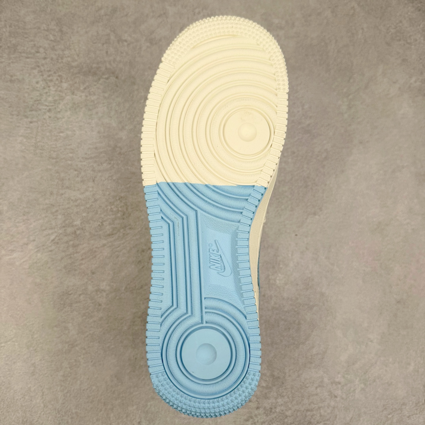 图片[9]-NK Air Force 1´07 Low 空军一号低帮百搭休闲运动板鞋 CS5288-028 柔软、弹性十足的缓震性能和出色的中底设计 横跨复古与现代的外型结合 造就出风靡全球 三十多年的Force 1 直到今天还深受青睐 实拍调校N版已经零色差零失真 百分百还原实物色彩所见即所得 不存在货不对板色差等低级问题 选购参考实物拍摄 不混卖不参货 只用心做好货严格选品 承诺混一赔十 尺码：36 36.5 37.5 38 38.5 39 40 40.5 41 42 42.5 43 44 44.5 45-选品中心