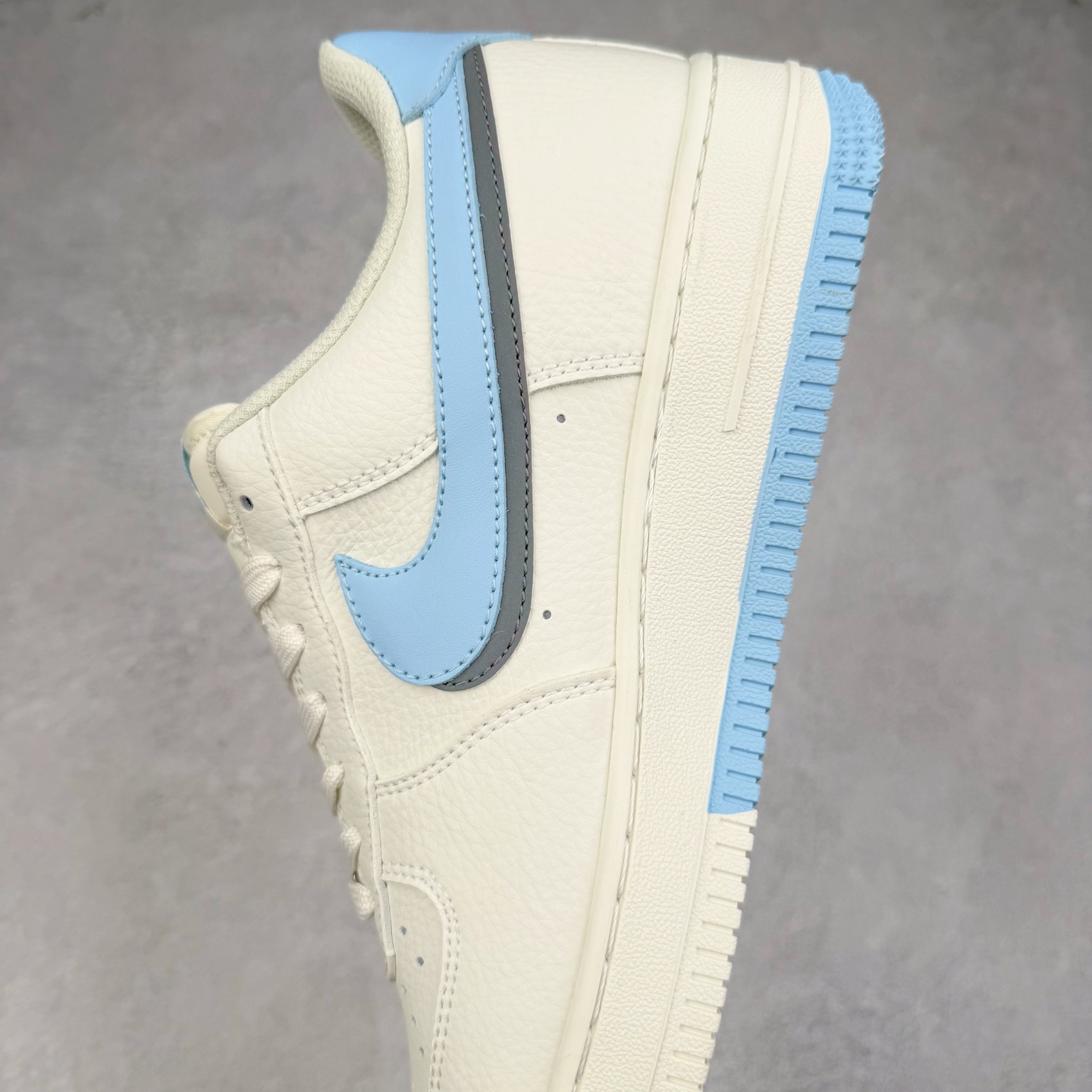 图片[7]-NK Air Force 1´07 Low 空军一号低帮百搭休闲运动板鞋 CS5288-028 柔软、弹性十足的缓震性能和出色的中底设计 横跨复古与现代的外型结合 造就出风靡全球 三十多年的Force 1 直到今天还深受青睐 实拍调校N版已经零色差零失真 百分百还原实物色彩所见即所得 不存在货不对板色差等低级问题 选购参考实物拍摄 不混卖不参货 只用心做好货严格选品 承诺混一赔十 尺码：36 36.5 37.5 38 38.5 39 40 40.5 41 42 42.5 43 44 44.5 45-选品中心