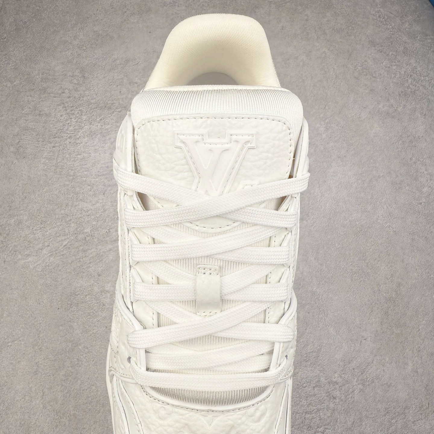 图片[5]-Louis Vuitton Trainer lv时装走秀运动鞋 完美鞋型超高的清洁度 零毛边线头瑕疵 全套原楦原纸版原鞋开模 全网最具灵魂的版型 正确原装黄色鞋盒 正确中底印花 鞋面印花3D高频深度立体 全鞋电脑针车 紧密相连 针距密度一致 环保乳胶注塑鞋垫 厚度脚感还原原版 皮面裁剪部位 统一油边封口工艺 原装橡胶大底含胶量大底组合零偏差 专柜全套包装 防尘袋 说明书 质保卡 男女鞋 尺码：35 36 37 38 39 40 41 42 43 44 45-选品中心