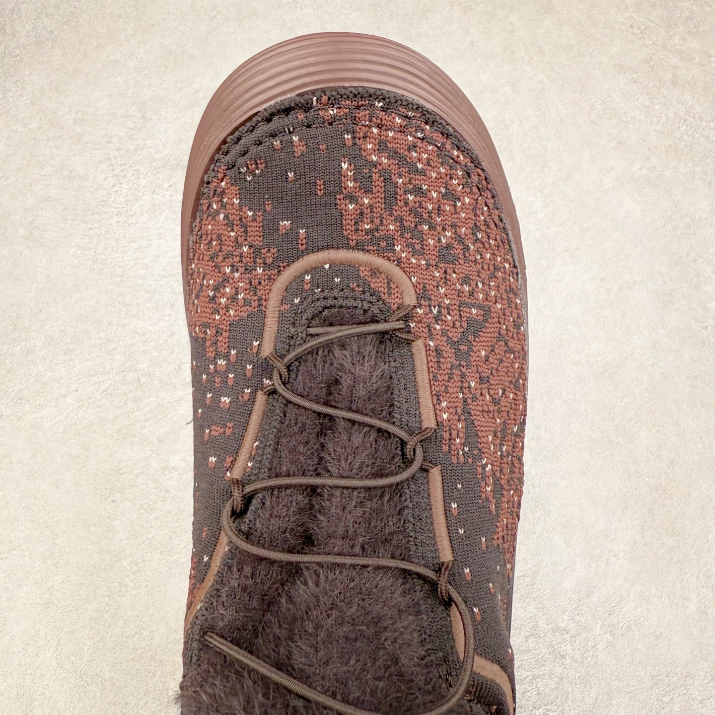 图片[4]-paria FARZANEH x HOKA ONE ONE Restore TC Chukka 柔软舒适防滑耐磨中帮生活休闲鞋 男女同款 HOKA ONE ONE是来自美国的跑步鞋知名品牌，创立于2009年，始终致力于为所有跑者提供更新、更好的跑步装备。相比常规跑鞋，HOKA ONE ONE特别研发使用性能独特的几何形跑鞋中底，此种鞋底更厚、更高、回弹性也更好，除了卓越的缓冲性能，它还能为各种阶段的跑者带来更具动感、更加稳定的跑步体验。HOKAONE ONE从设计之初就清楚意识到，要保证跑者步幅的均匀一致，双脚自然而然的运动至关重要。实拍调校N版已经零色差零失真 百分百还原实物色彩所见即所得 不存在货不对板色差等低级问题 选购参考实物拍摄 不混卖不参货 只用心做好货严格选品 承诺混一赔十 尺码：36 36.5 37.5 38 38.5 39 40 40.5 41 42 42.5 43 44 44.5 45-选品中心