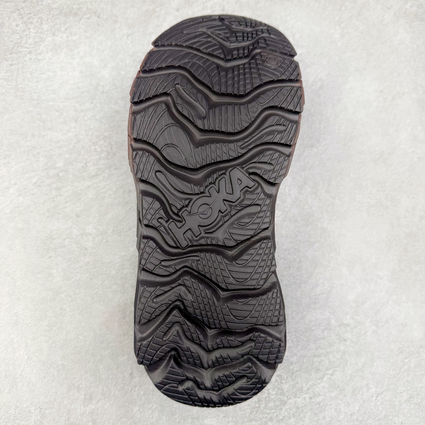 图片[9]-paria FARZANEH x HOKA ONE ONE Restore TC Chukka 柔软舒适防滑耐磨中帮生活休闲鞋 男女同款 HOKA ONE ONE是来自美国的跑步鞋知名品牌，创立于2009年，始终致力于为所有跑者提供更新、更好的跑步装备。相比常规跑鞋，HOKA ONE ONE特别研发使用性能独特的几何形跑鞋中底，此种鞋底更厚、更高、回弹性也更好，除了卓越的缓冲性能，它还能为各种阶段的跑者带来更具动感、更加稳定的跑步体验。HOKAONE ONE从设计之初就清楚意识到，要保证跑者步幅的均匀一致，双脚自然而然的运动至关重要。实拍调校N版已经零色差零失真 百分百还原实物色彩所见即所得 不存在货不对板色差等低级问题 选购参考实物拍摄 不混卖不参货 只用心做好货严格选品 承诺混一赔十 尺码：36 36.5 37.5 38 38.5 39 40 40.5 41 42 42.5 43 44 44.5 45-选品中心