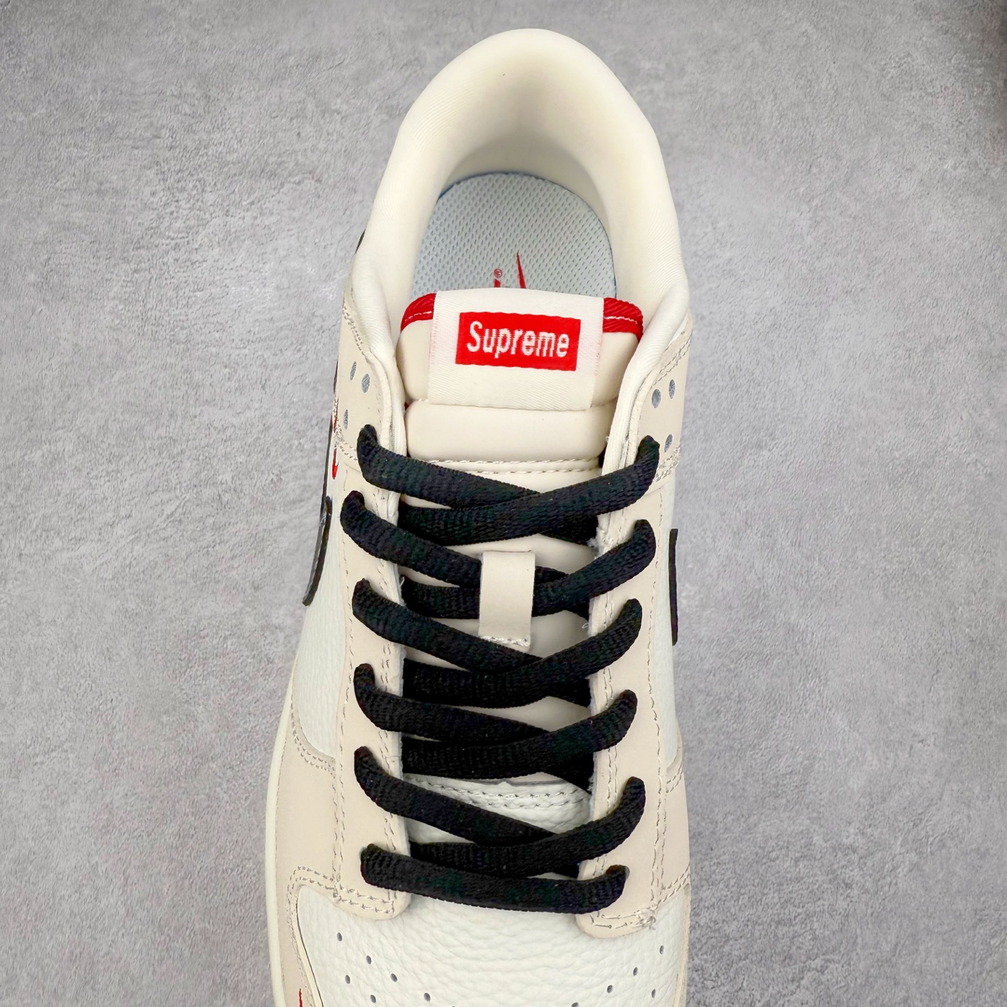 图片[5]-NK Dunk Low 定制配色 SC9027-427 大厂出品 极力推荐 原装头层材料 独家版型蒸餾加工帶來的是更好的视觉和脚感体验大厂纯原品质出货 清洁度 电绣工艺 皮料切割干净无任何毛边 细节完美 实拍调校N版已经零色差零失真 百分百还原实物色彩所见即所得 不存在货不对板色差等低级问题 选购参考实物拍摄 不混卖不参货 只用心做好货严格选品 承诺混一赔十 尺码：36 36.5 37.5 38 38.5 39 40 40.5 41 42 42.5 43 44 44.5 45-选品中心