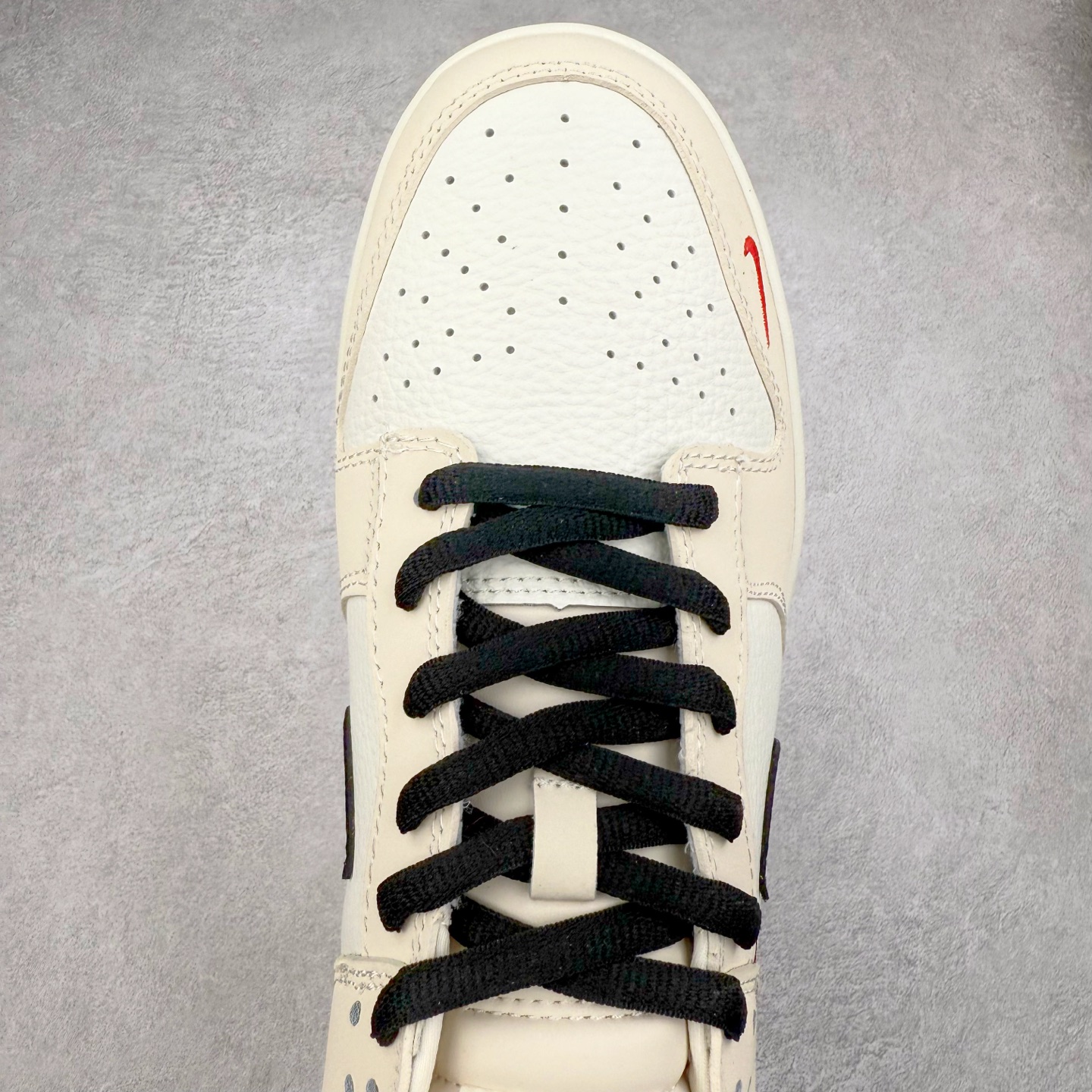 图片[4]-NK Dunk Low 定制配色 SC9027-427 大厂出品 极力推荐 原装头层材料 独家版型蒸餾加工帶來的是更好的视觉和脚感体验大厂纯原品质出货 清洁度 电绣工艺 皮料切割干净无任何毛边 细节完美 实拍调校N版已经零色差零失真 百分百还原实物色彩所见即所得 不存在货不对板色差等低级问题 选购参考实物拍摄 不混卖不参货 只用心做好货严格选品 承诺混一赔十 尺码：36 36.5 37.5 38 38.5 39 40 40.5 41 42 42.5 43 44 44.5 45-选品中心