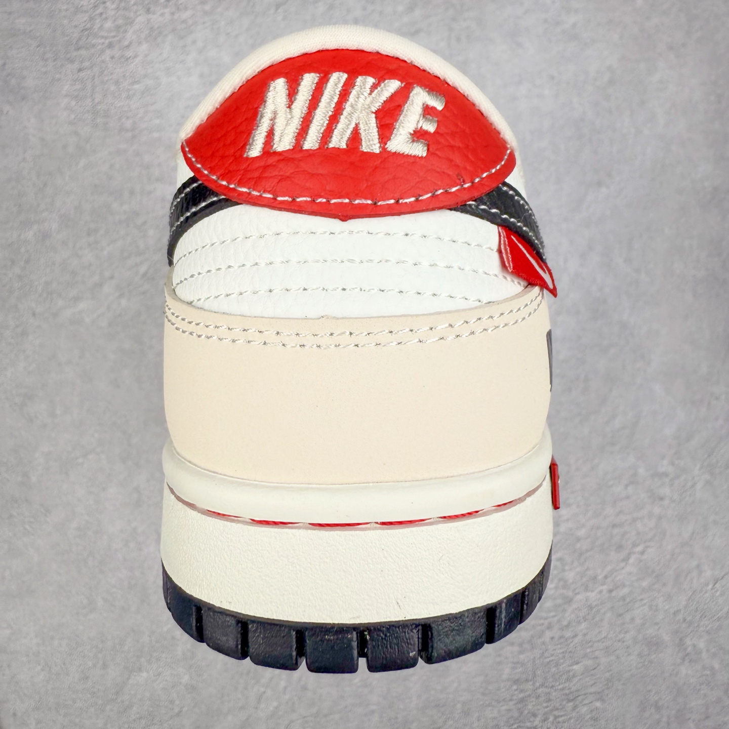 图片[8]-NK Dunk Low 定制配色 SC9027-427 大厂出品 极力推荐 原装头层材料 独家版型蒸餾加工帶來的是更好的视觉和脚感体验大厂纯原品质出货 清洁度 电绣工艺 皮料切割干净无任何毛边 细节完美 实拍调校N版已经零色差零失真 百分百还原实物色彩所见即所得 不存在货不对板色差等低级问题 选购参考实物拍摄 不混卖不参货 只用心做好货严格选品 承诺混一赔十 尺码：36 36.5 37.5 38 38.5 39 40 40.5 41 42 42.5 43 44 44.5 45-选品中心