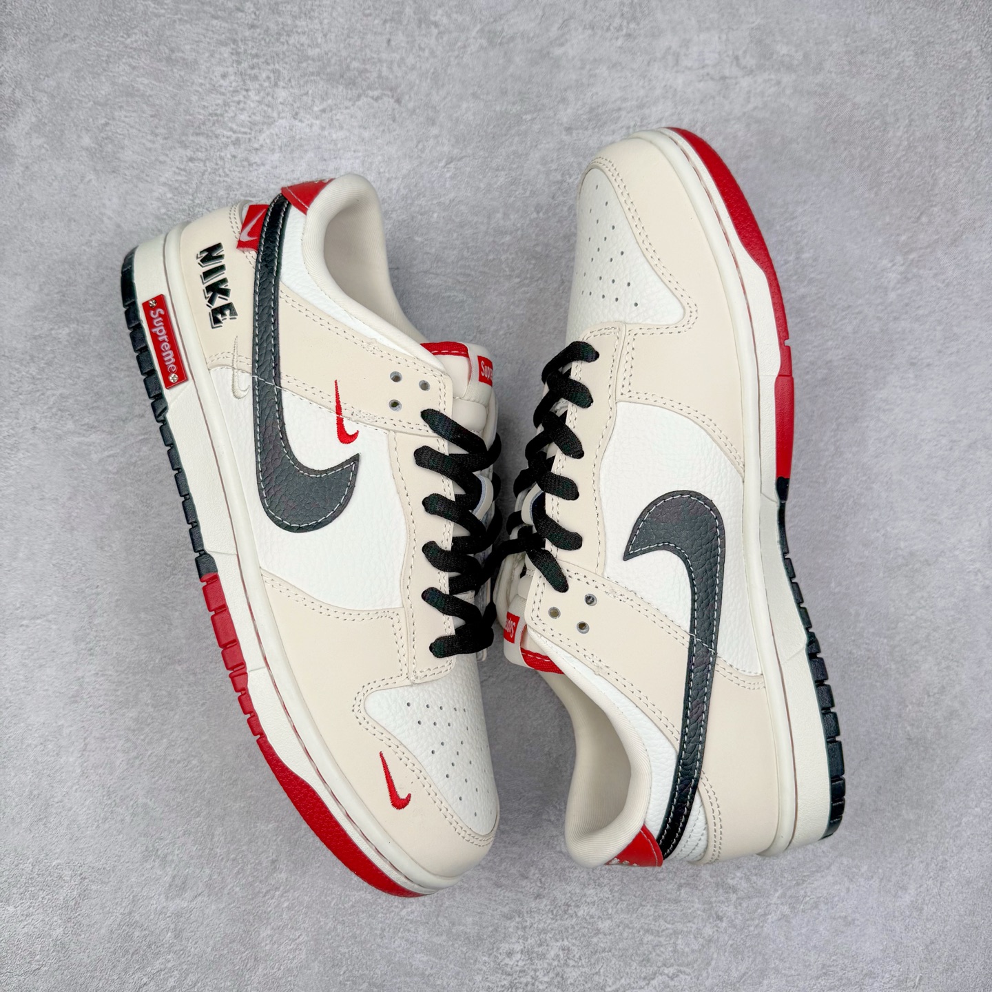 图片[3]-NK Dunk Low 定制配色 SC9027-427 大厂出品 极力推荐 原装头层材料 独家版型蒸餾加工帶來的是更好的视觉和脚感体验大厂纯原品质出货 清洁度 电绣工艺 皮料切割干净无任何毛边 细节完美 实拍调校N版已经零色差零失真 百分百还原实物色彩所见即所得 不存在货不对板色差等低级问题 选购参考实物拍摄 不混卖不参货 只用心做好货严格选品 承诺混一赔十 尺码：36 36.5 37.5 38 38.5 39 40 40.5 41 42 42.5 43 44 44.5 45-选品中心