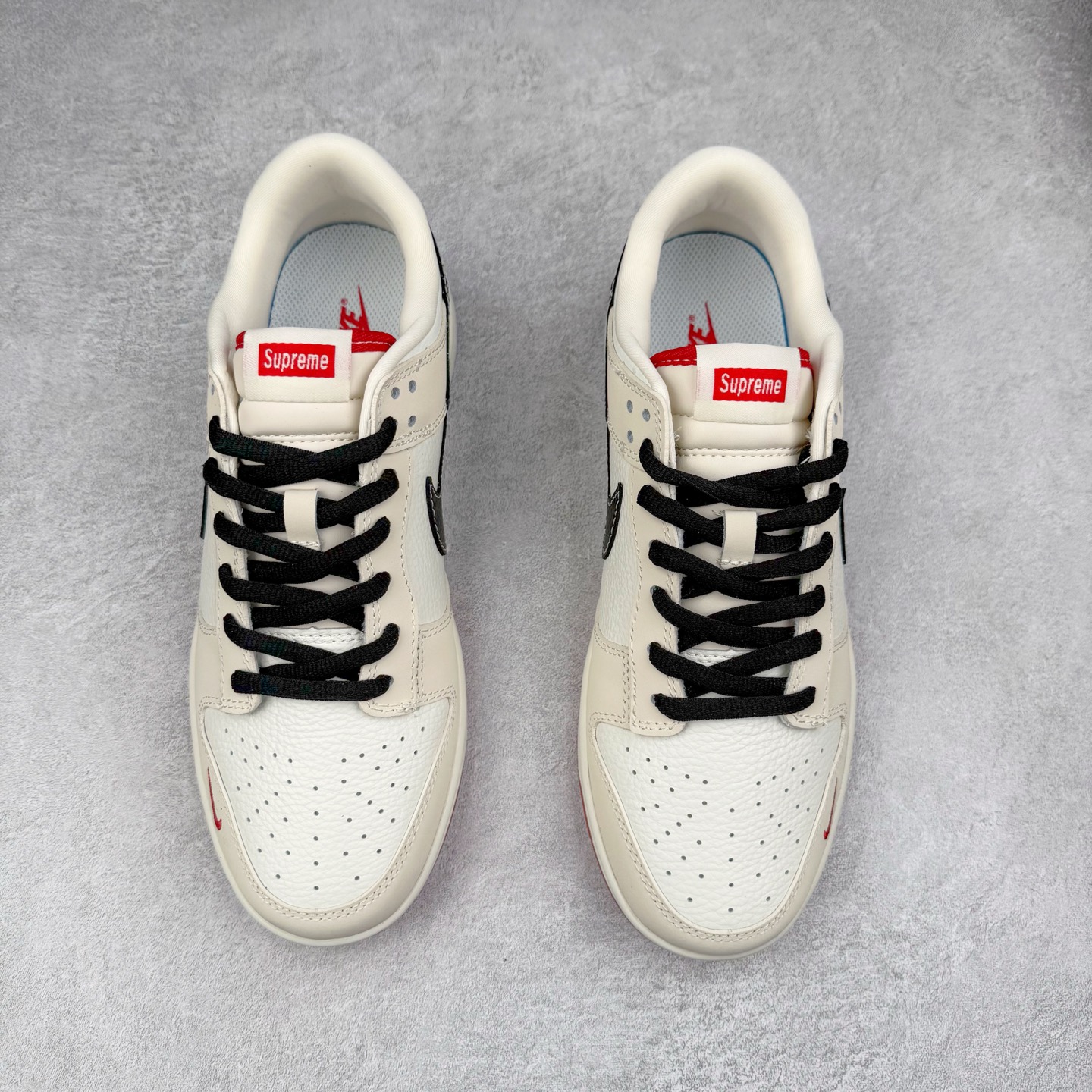 图片[2]-NK Dunk Low 定制配色 SC9027-427 大厂出品 极力推荐 原装头层材料 独家版型蒸餾加工帶來的是更好的视觉和脚感体验大厂纯原品质出货 清洁度 电绣工艺 皮料切割干净无任何毛边 细节完美 实拍调校N版已经零色差零失真 百分百还原实物色彩所见即所得 不存在货不对板色差等低级问题 选购参考实物拍摄 不混卖不参货 只用心做好货严格选品 承诺混一赔十 尺码：36 36.5 37.5 38 38.5 39 40 40.5 41 42 42.5 43 44 44.5 45-选品中心