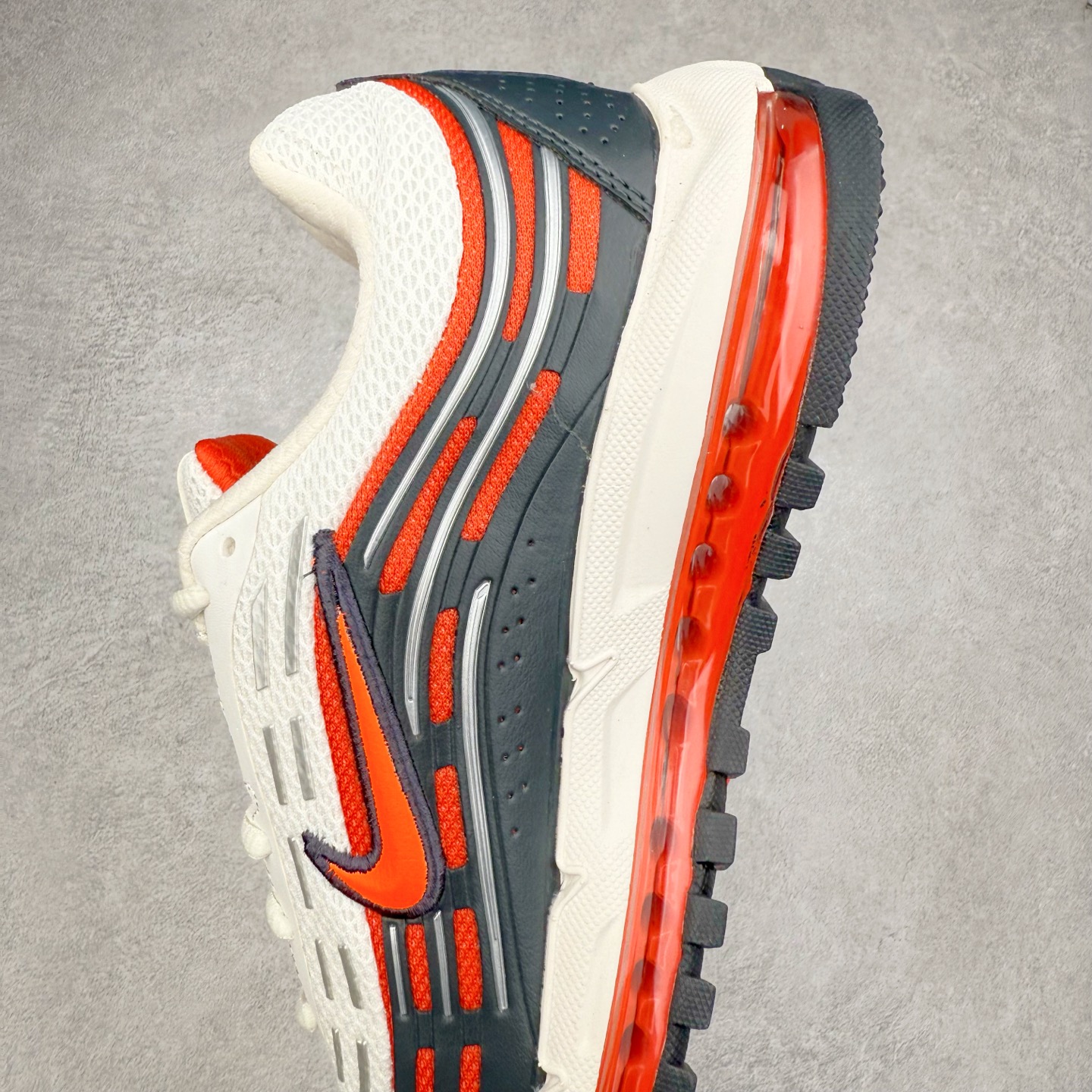 图片[7]-NK AIR MAX TL 2.5 柔软舒适防滑耐磨低帮 气垫生活休闲鞋 男女同款 FZ4110-001 鞋身保留 Air Max 标志性的流线型设计，以大面积黑色包裹，鞋身由透气的织物与光滑皮革拼接打造，搭配侧面波浪型支撑设计，营造出简约百搭的外观。全掌可见的气垫设计，无论是进行运动活动还是日常休闲穿着，都能带来卓越的舒适体验。Air Max TL 2.5 巧妙地将时尚外观与稳固的支撑结构相结合，满足了现代穿着的需求。其轻盈的构造和醒目的配色，使其能够轻松驾驭各种场合。尺码：36 36.5 37.5 38 38.5 39 40 40.5 41 42 42.5 43 44 44.5 45-选品中心