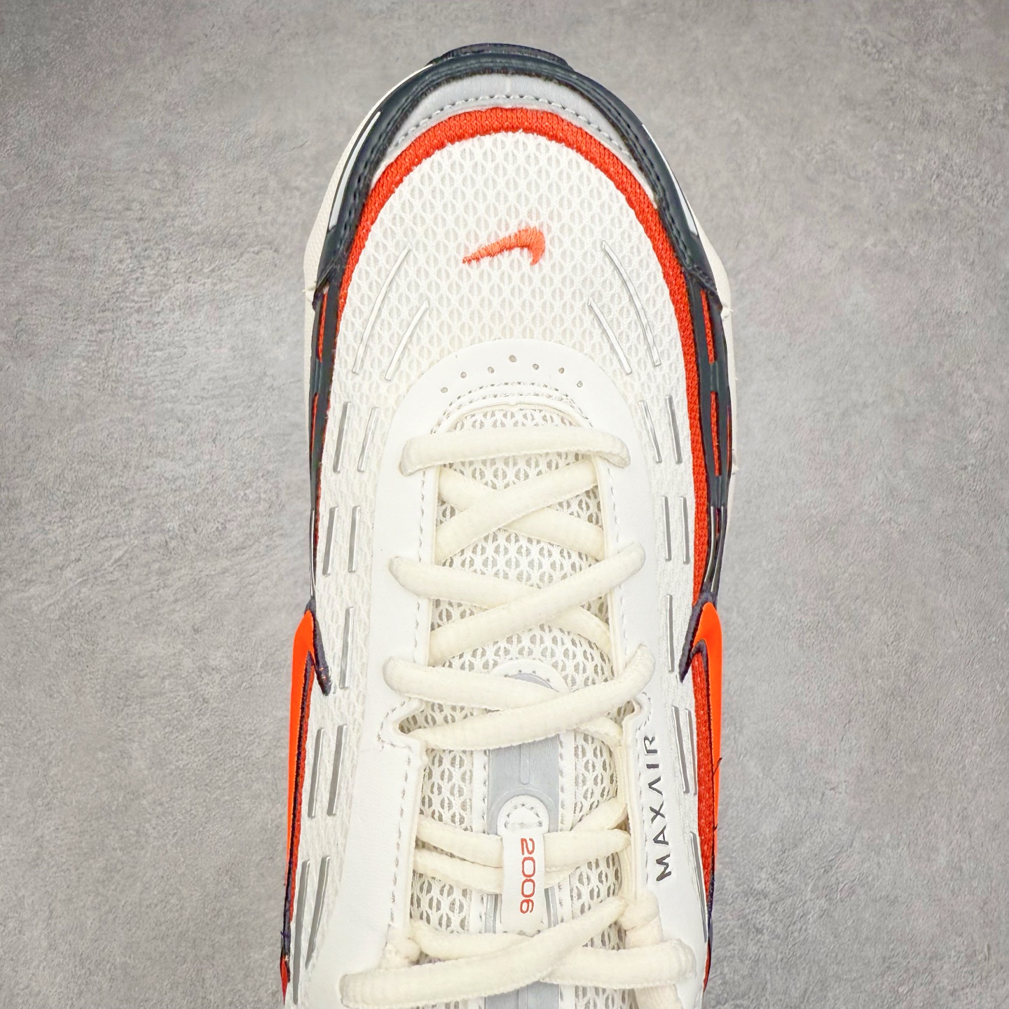 图片[4]-NK AIR MAX TL 2.5 柔软舒适防滑耐磨低帮 气垫生活休闲鞋 男女同款 FZ4110-001 鞋身保留 Air Max 标志性的流线型设计，以大面积黑色包裹，鞋身由透气的织物与光滑皮革拼接打造，搭配侧面波浪型支撑设计，营造出简约百搭的外观。全掌可见的气垫设计，无论是进行运动活动还是日常休闲穿着，都能带来卓越的舒适体验。Air Max TL 2.5 巧妙地将时尚外观与稳固的支撑结构相结合，满足了现代穿着的需求。其轻盈的构造和醒目的配色，使其能够轻松驾驭各种场合。尺码：36 36.5 37.5 38 38.5 39 40 40.5 41 42 42.5 43 44 44.5 45-选品中心