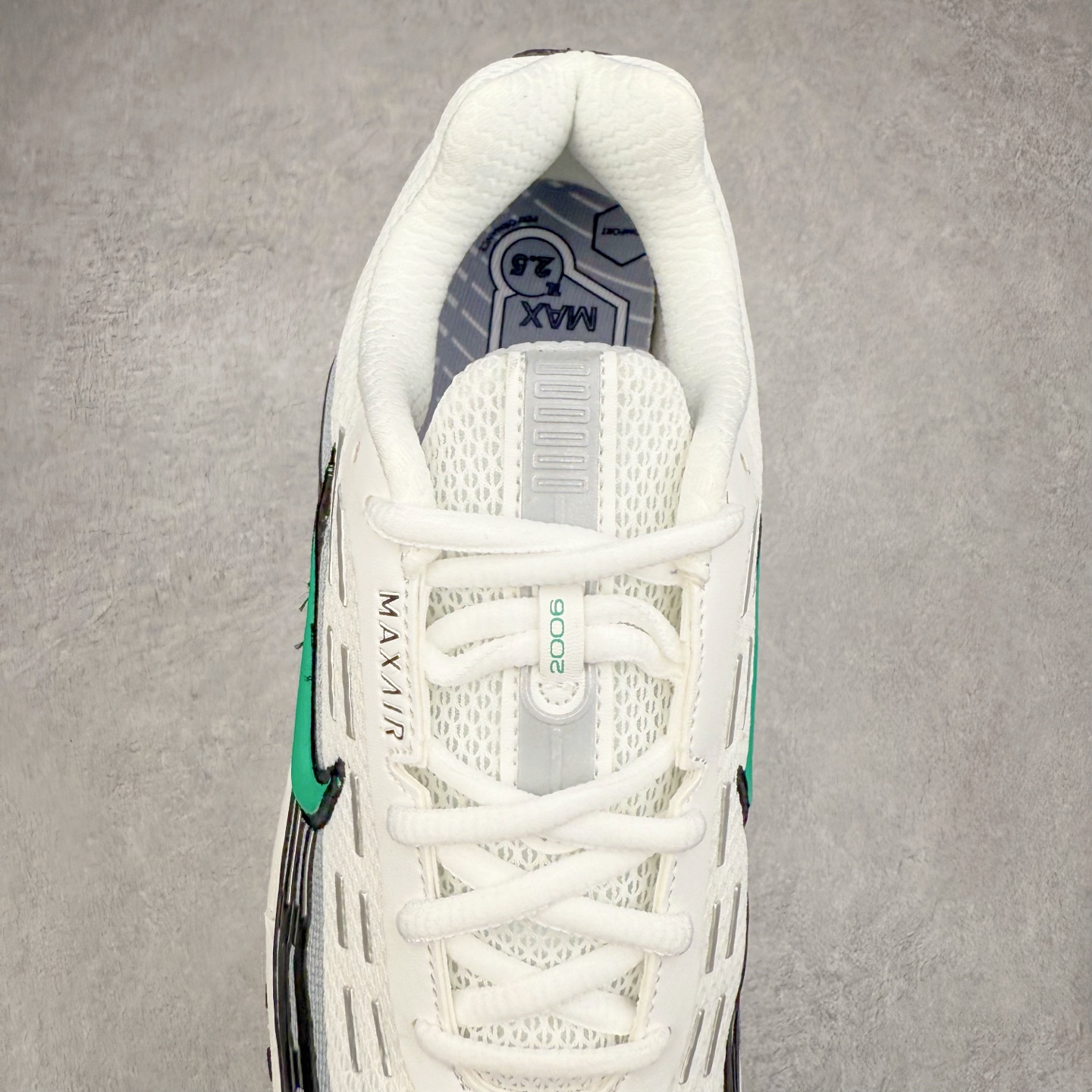 图片[5]-NK AIR MAX TL 2.5 柔软舒适防滑耐磨低帮 气垫生活休闲鞋 男女同款 FZ4110-100 鞋身保留 Air Max 标志性的流线型设计，以大面积黑色包裹，鞋身由透气的织物与光滑皮革拼接打造，搭配侧面波浪型支撑设计，营造出简约百搭的外观。全掌可见的气垫设计，无论是进行运动活动还是日常休闲穿着，都能带来卓越的舒适体验。Air Max TL 2.5 巧妙地将时尚外观与稳固的支撑结构相结合，满足了现代穿着的需求。其轻盈的构造和醒目的配色，使其能够轻松驾驭各种场合。尺码：36 36.5 37.5 38 38.5 39 40 40.5 41 42 42.5 43 44 44.5 45-选品中心