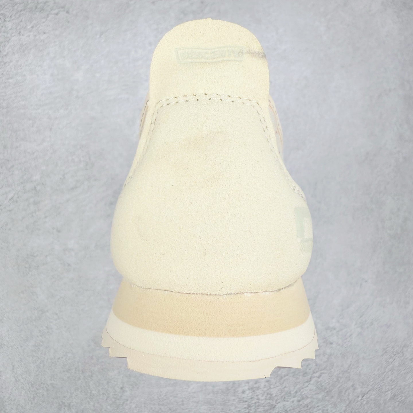 图片[8]-DESCENTE Sport Style Chron Racer迪桑特舒适百搭防滑耐磨低帮生活休闲鞋 是一款集复古与现代于一体的低帮跑步鞋 简洁的牛皮鞋面不仅彰显出时尚的质感 还适用于多种场合的穿搭 这款鞋子的透气性能极佳 轻质弹性鞋底则提供了良好的舒适度和耐磨性 使你在行走或跑步时都能感受到脚底的柔软与支撑 尺码：36 36.5 37.5 38 38.5 39 40 40.5 41 42 42.5 43 44 44.5 45-选品中心