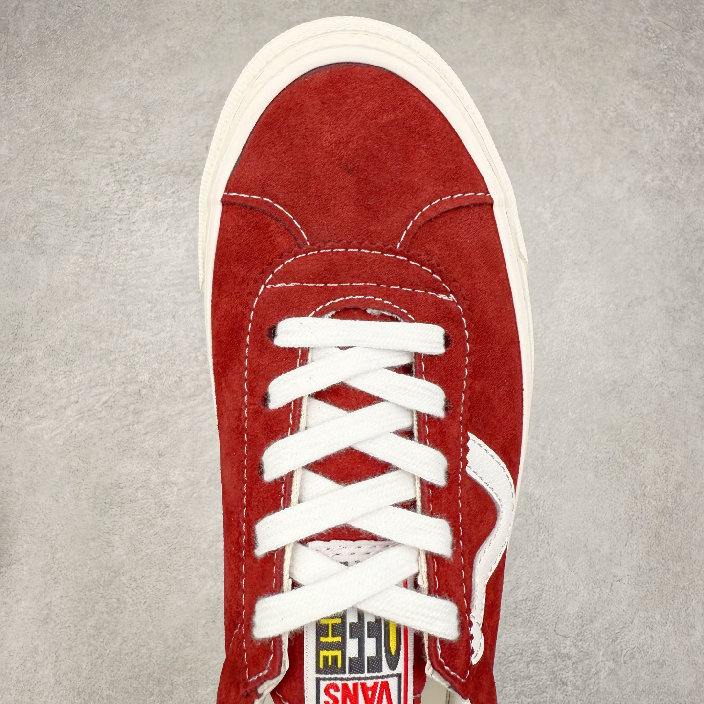 图片[4]-Vans Sport Low 安纳海姆 酒红色 范斯官方 复古休闲硫化滑板鞋 这款以Style 73为基础鞋型 麂皮鞋面搭配梭织唛“OFF THE WALL”鞋舌标 米白大底包边和FLYING-V 字侧边条 复古风拉满 货号：VN000CQRZR6 尺码：35 36 36.5 37 38 38.5 39 40 40.5 41 42 42.5 43 44-选品中心