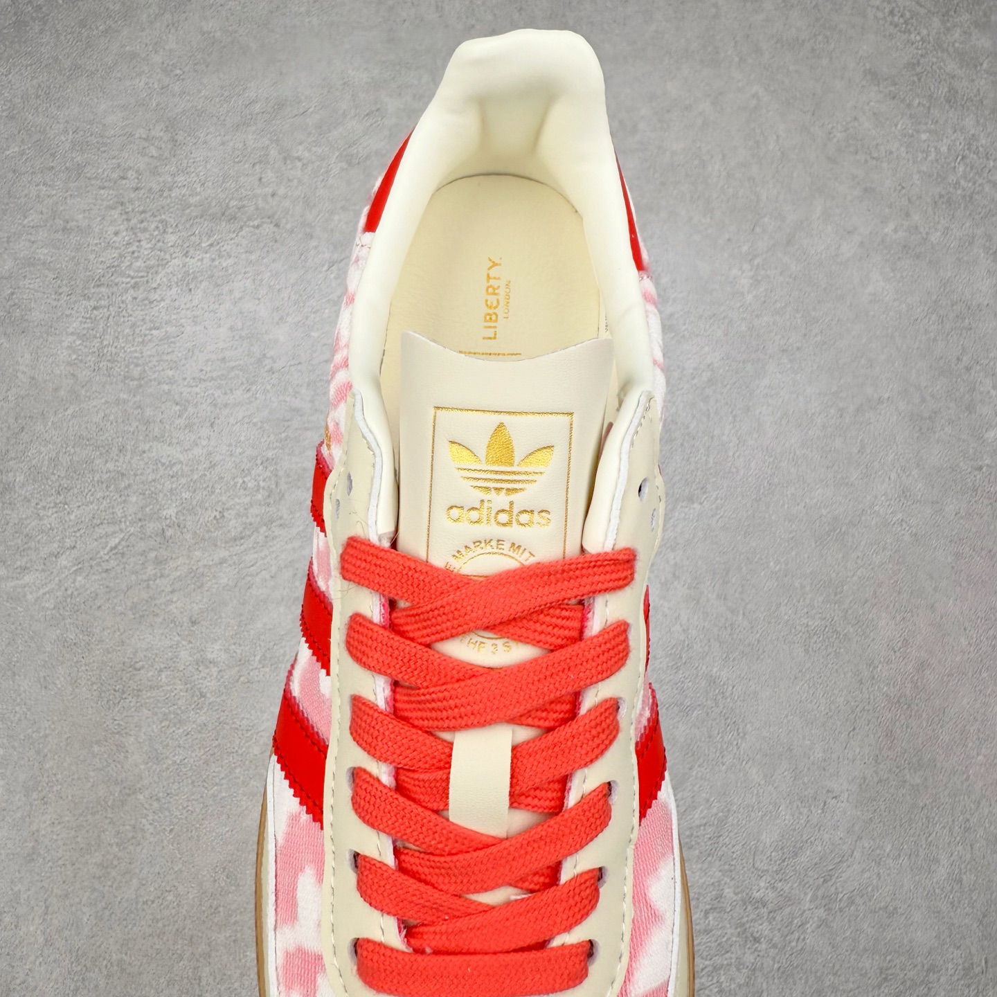 图片[5]-AD Original Samba OG 复古经典轻便板鞋JR8841 这款桑巴鞋展示了高质量的工艺 带有装饰的超锁缝制和无缝的手感 柔软、柔软的皮革造型和标志性的3条纹完成了精致的外观 正规合身鞋带 鞋面上有绒面鞋垫 橡胶鞋底 享受正畸套筒软感 自50年代首次亮相以来就一直在赢得粉丝的青睐 尺码：36 36.5 37.5 38 38.5 39 40 40.5 41 42 42.5 43 44 44.5 45-选品中心