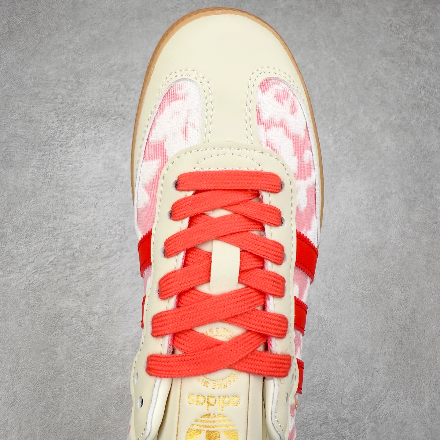 图片[4]-AD Original Samba OG 复古经典轻便板鞋JR8841 这款桑巴鞋展示了高质量的工艺 带有装饰的超锁缝制和无缝的手感 柔软、柔软的皮革造型和标志性的3条纹完成了精致的外观 正规合身鞋带 鞋面上有绒面鞋垫 橡胶鞋底 享受正畸套筒软感 自50年代首次亮相以来就一直在赢得粉丝的青睐 尺码：36 36.5 37.5 38 38.5 39 40 40.5 41 42 42.5 43 44 44.5 45-选品中心