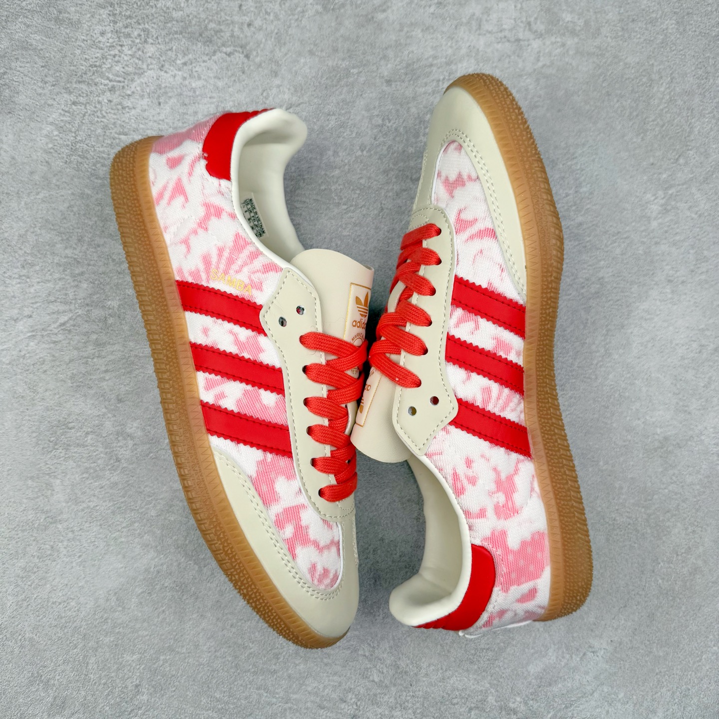 图片[3]-AD Original Samba OG 复古经典轻便板鞋JR8841 这款桑巴鞋展示了高质量的工艺 带有装饰的超锁缝制和无缝的手感 柔软、柔软的皮革造型和标志性的3条纹完成了精致的外观 正规合身鞋带 鞋面上有绒面鞋垫 橡胶鞋底 享受正畸套筒软感 自50年代首次亮相以来就一直在赢得粉丝的青睐 尺码：36 36.5 37.5 38 38.5 39 40 40.5 41 42 42.5 43 44 44.5 45-选品中心