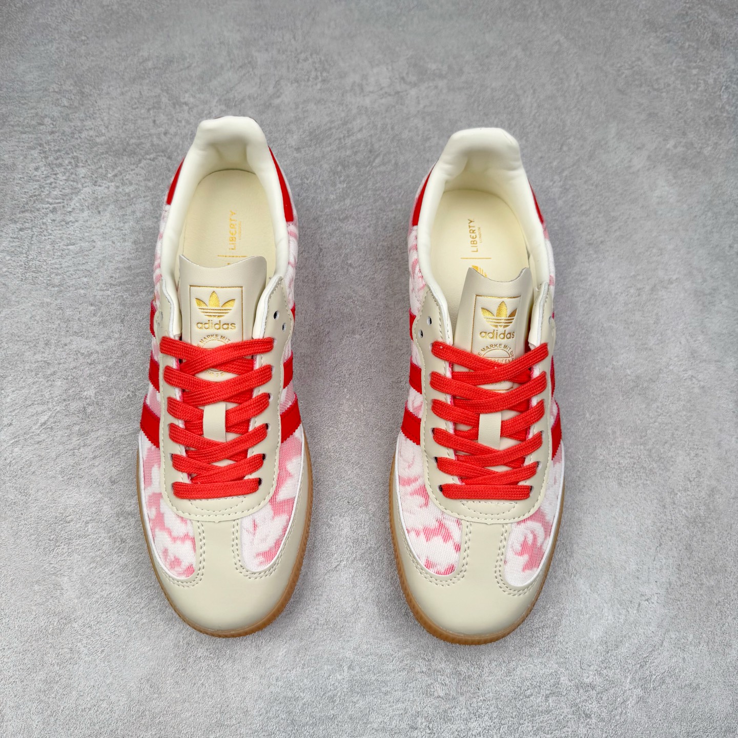 图片[2]-AD Original Samba OG 复古经典轻便板鞋JR8841 这款桑巴鞋展示了高质量的工艺 带有装饰的超锁缝制和无缝的手感 柔软、柔软的皮革造型和标志性的3条纹完成了精致的外观 正规合身鞋带 鞋面上有绒面鞋垫 橡胶鞋底 享受正畸套筒软感 自50年代首次亮相以来就一直在赢得粉丝的青睐 尺码：36 36.5 37.5 38 38.5 39 40 40.5 41 42 42.5 43 44 44.5 45-选品中心