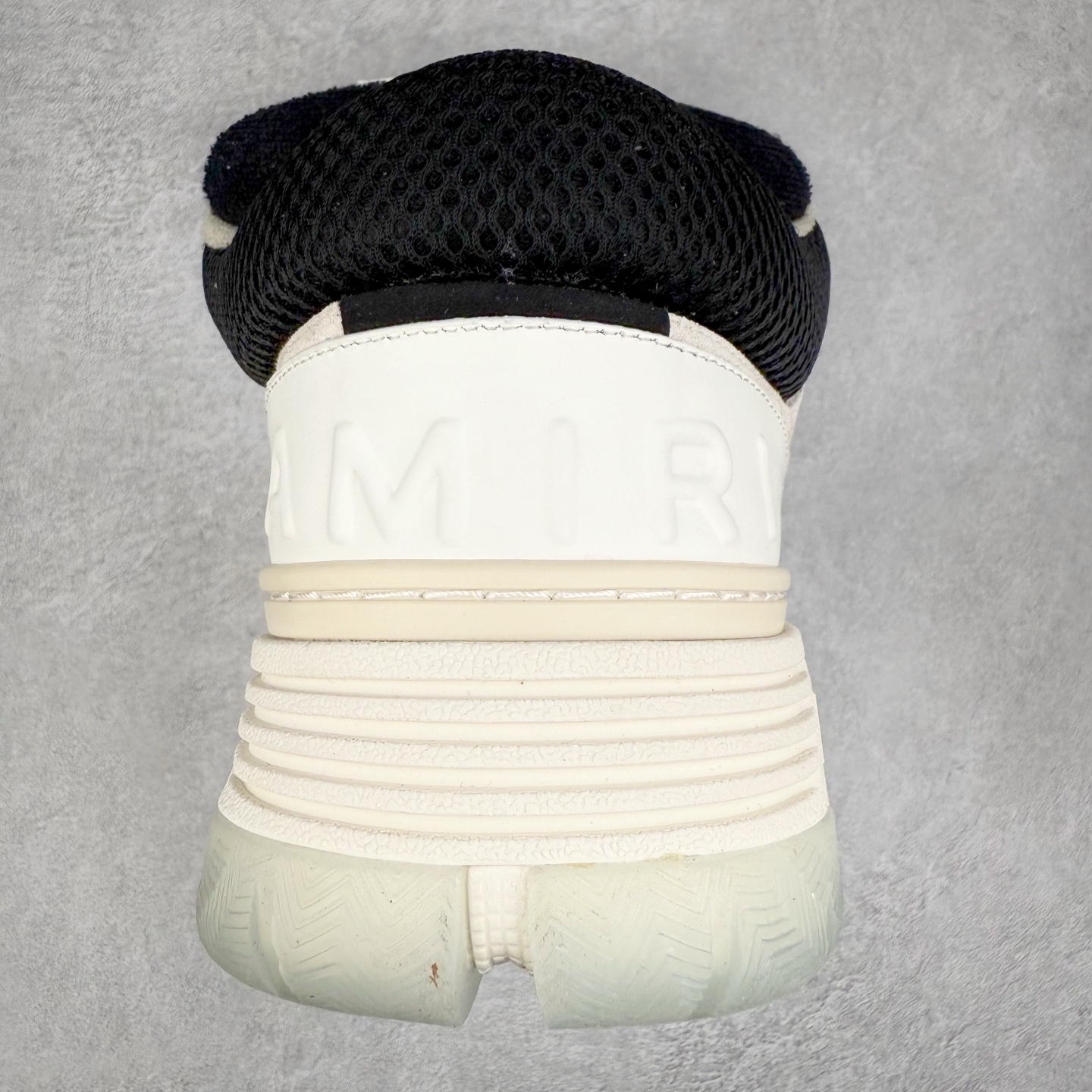 图片[8]-Lw22 Amiri 埃米尔 MA-1 情侣款面包鞋 原版购入开发 广东纯原大厂出品 做货 Amiri新一季放弃了摇滚朋克的风格 使用了大量不饱和色系 莫兰迪色调 无论是看到还是穿上 都是会让人非常身心愉悦 面包鞋的大鞋舌延续了下来 缩短了鞋身的长度 加厚了中底 鞋头部分更加圆润 Amiri的品牌字母和 MA标识出现在鞋身侧面 尺码： 38 39 40 41 42 43 44 45-选品中心