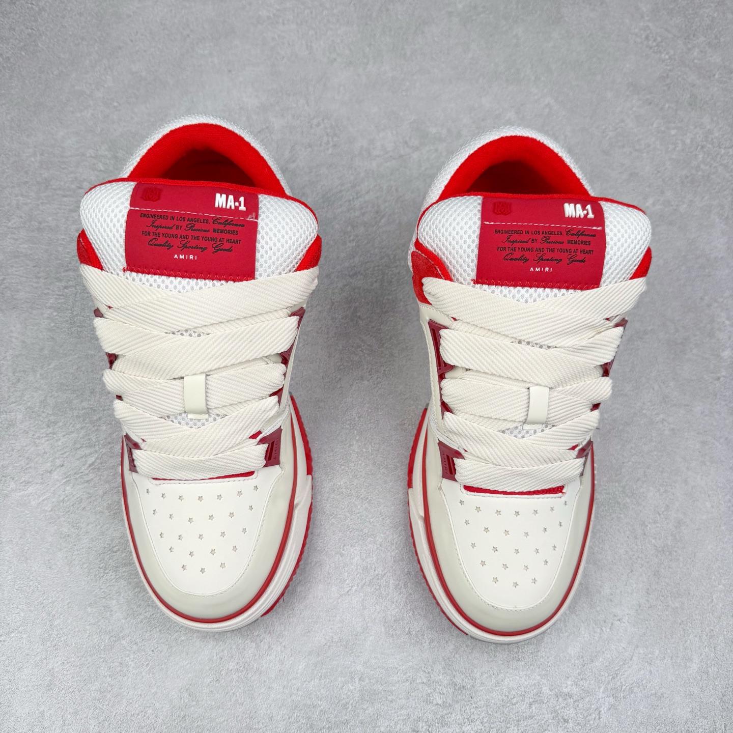 图片[2]-Lw22 Amiri 埃米尔 MA-1 情侣款面包鞋 原版购入开发 广东纯原大厂出品 做货 Amiri新一季放弃了摇滚朋克的风格 使用了大量不饱和色系 莫兰迪色调 无论是看到还是穿上 都是会让人非常身心愉悦 面包鞋的大鞋舌延续了下来 缩短了鞋身的长度 加厚了中底 鞋头部分更加圆润 Amiri的品牌字母和 MA标识出现在鞋身侧面 尺码： 38 39 40 41 42 43 44 45-选品中心