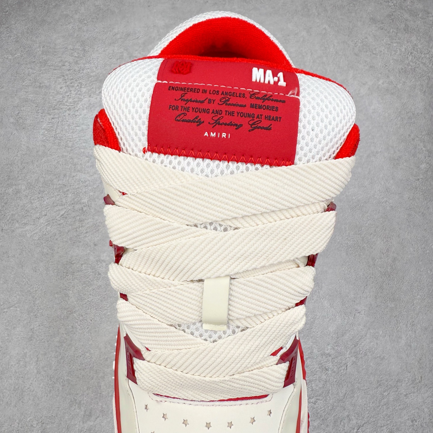 图片[5]-Lw22 Amiri 埃米尔 MA-1 情侣款面包鞋 原版购入开发 广东纯原大厂出品 做货 Amiri新一季放弃了摇滚朋克的风格 使用了大量不饱和色系 莫兰迪色调 无论是看到还是穿上 都是会让人非常身心愉悦 面包鞋的大鞋舌延续了下来 缩短了鞋身的长度 加厚了中底 鞋头部分更加圆润 Amiri的品牌字母和 MA标识出现在鞋身侧面 尺码： 38 39 40 41 42 43 44 45-选品中心