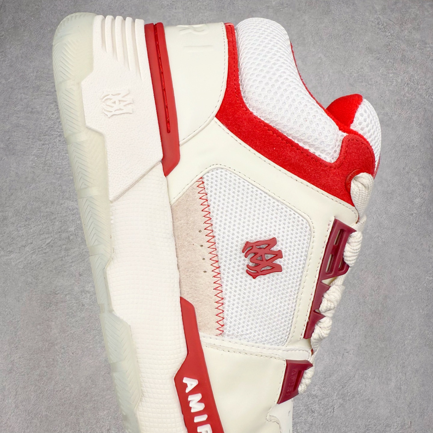 图片[6]-Lw22 Amiri 埃米尔 MA-1 情侣款面包鞋 原版购入开发 广东纯原大厂出品 做货 Amiri新一季放弃了摇滚朋克的风格 使用了大量不饱和色系 莫兰迪色调 无论是看到还是穿上 都是会让人非常身心愉悦 面包鞋的大鞋舌延续了下来 缩短了鞋身的长度 加厚了中底 鞋头部分更加圆润 Amiri的品牌字母和 MA标识出现在鞋身侧面 尺码： 38 39 40 41 42 43 44 45-选品中心