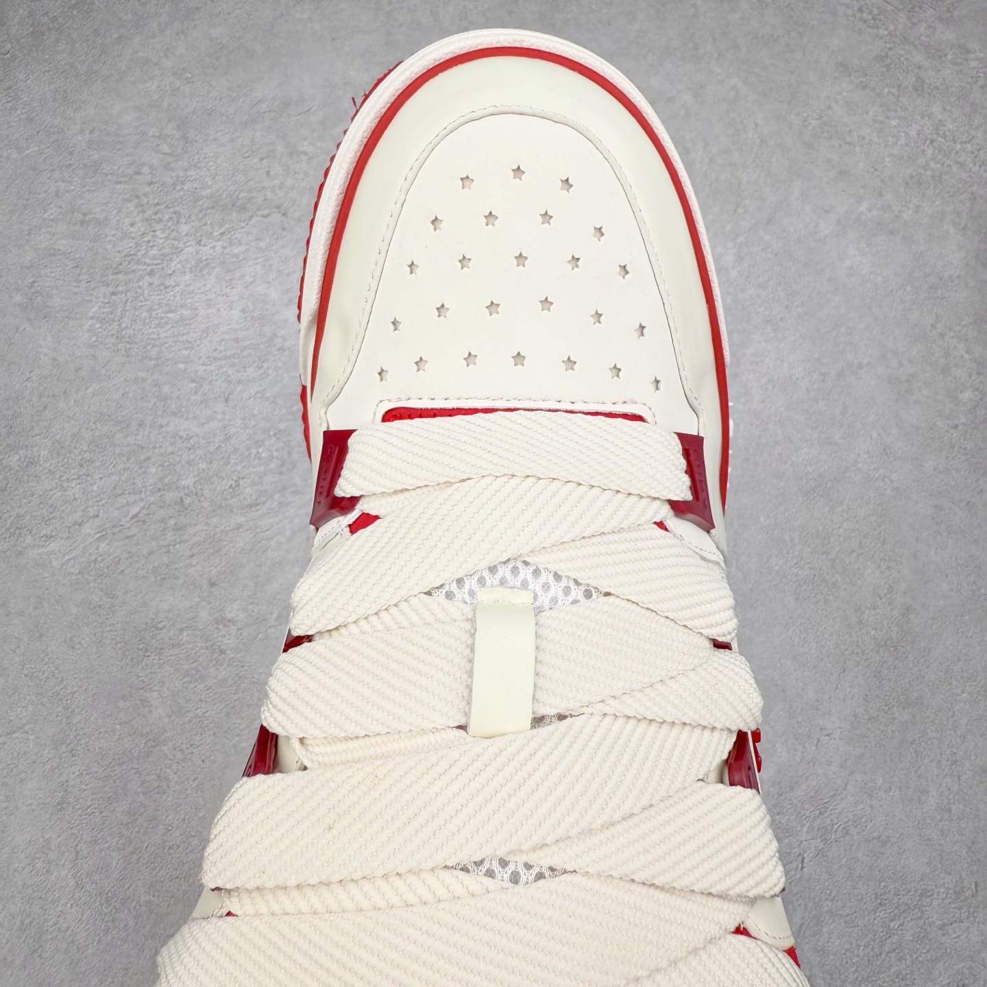 图片[4]-Lw22 Amiri 埃米尔 MA-1 情侣款面包鞋 原版购入开发 广东纯原大厂出品 做货 Amiri新一季放弃了摇滚朋克的风格 使用了大量不饱和色系 莫兰迪色调 无论是看到还是穿上 都是会让人非常身心愉悦 面包鞋的大鞋舌延续了下来 缩短了鞋身的长度 加厚了中底 鞋头部分更加圆润 Amiri的品牌字母和 MA标识出现在鞋身侧面 尺码： 38 39 40 41 42 43 44 45-选品中心