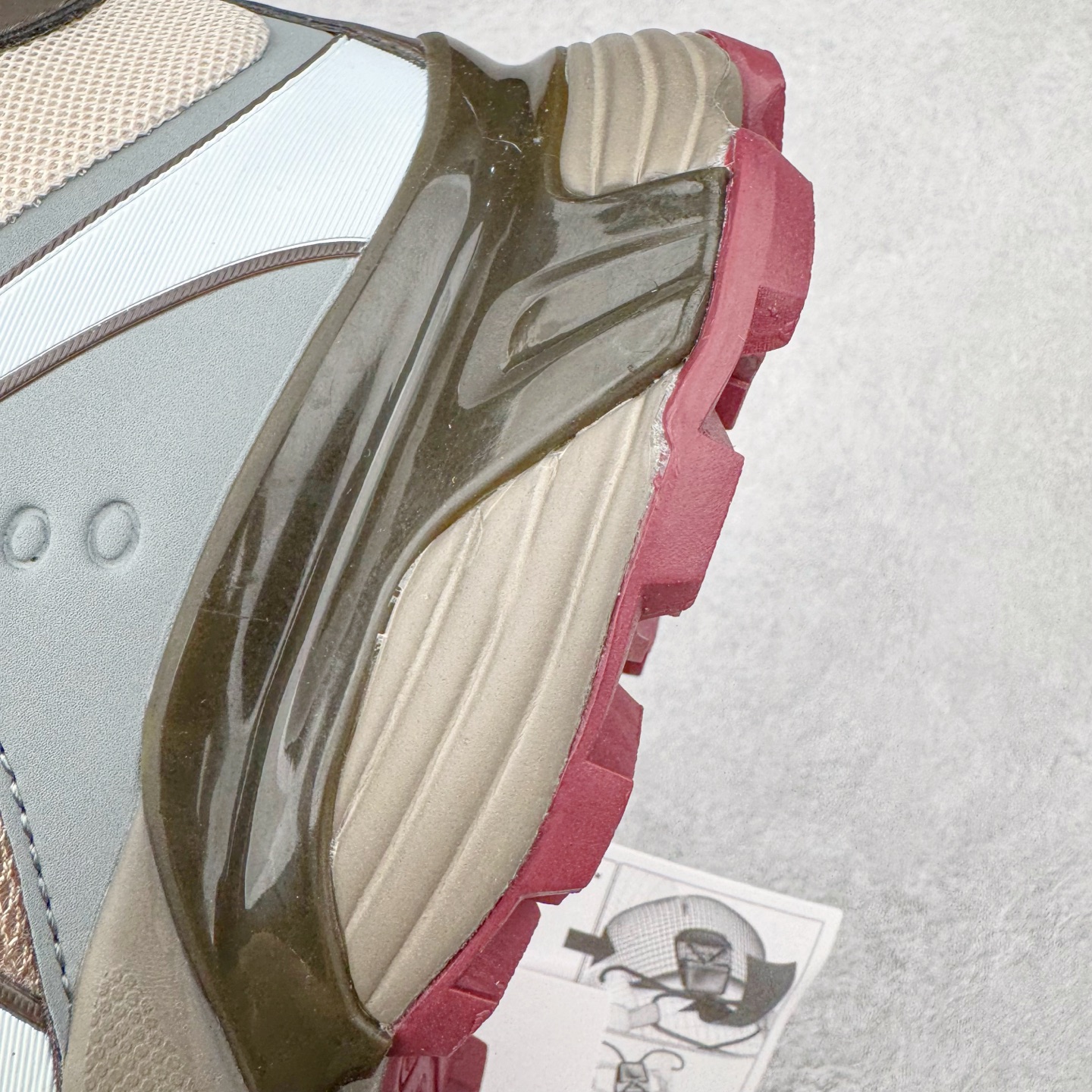 图片[16]-＃HP SALOMON XT-WHISPER 萨洛蒙圆头防滑耐磨低帮休闲越野训练城市通勤跑步鞋 男女同款 浅棕色 纯原外贸平台特供订单 耗时半年巨作 全套原纸板楦头开发 原厂特供网布配套加持 确保原汁原味 完美呈现版型 原档数据独家私模五层组合大底 男女鞋同步官方开发至46.5 原装Ortholite轻量化鞋垫 中底布带钢印编号 原厂TPU锁扣 进口港宝加持 后跟自然饱满 还原公司包裹性 鞋面以“锯齿”状的包裹系统呈现 在基色底之下加入了各种色点缀 将公司的最新技术和时尚前卫的造型融入耐用的长跑款式中 鞋面由 TPU 薄膜制成 并焊接在高耐磨网眼上 使其既时尚又坚固 由 ACS底盘支撑 可增强稳定性和支撑力 以及由橡胶凸耳 Contragrip外底覆盖的 EVA 缓冲中底 旨在应对崎岖的地形 鞋舌上的彩色Salomon 标签、Quicklace 系统以及鞋头、鞋舌和鞋跟上的附加品牌使细节更加完美 让穿着者可以轻松驾驭户外与通勤下的任何运动生活场景 无缝鞋身户外随意纵横 颜值与脚感兼备 出街通勤 绝对非常吸睛 你值得拥有 尺码：36 36.5 37.5 38 38.5 39 40 40.5 41 42 42.5 43 44 44.5 45 46 46.5 注意：偏小1码-选品中心