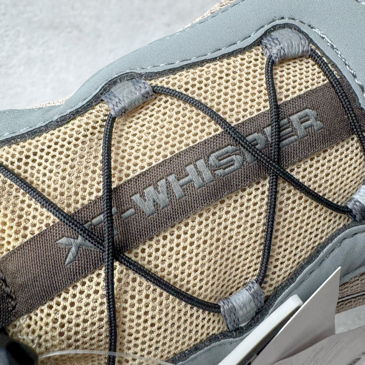 图片[11]-＃HP SALOMON XT-WHISPER 萨洛蒙圆头防滑耐磨低帮休闲越野训练城市通勤跑步鞋 男女同款 浅棕色 纯原外贸平台特供订单 耗时半年巨作 全套原纸板楦头开发 原厂特供网布配套加持 确保原汁原味 完美呈现版型 原档数据独家私模五层组合大底 男女鞋同步官方开发至46.5 原装Ortholite轻量化鞋垫 中底布带钢印编号 原厂TPU锁扣 进口港宝加持 后跟自然饱满 还原公司包裹性 鞋面以“锯齿”状的包裹系统呈现 在基色底之下加入了各种色点缀 将公司的最新技术和时尚前卫的造型融入耐用的长跑款式中 鞋面由 TPU 薄膜制成 并焊接在高耐磨网眼上 使其既时尚又坚固 由 ACS底盘支撑 可增强稳定性和支撑力 以及由橡胶凸耳 Contragrip外底覆盖的 EVA 缓冲中底 旨在应对崎岖的地形 鞋舌上的彩色Salomon 标签、Quicklace 系统以及鞋头、鞋舌和鞋跟上的附加品牌使细节更加完美 让穿着者可以轻松驾驭户外与通勤下的任何运动生活场景 无缝鞋身户外随意纵横 颜值与脚感兼备 出街通勤 绝对非常吸睛 你值得拥有 尺码：36 36.5 37.5 38 38.5 39 40 40.5 41 42 42.5 43 44 44.5 45 46 46.5 注意：偏小1码-选品中心