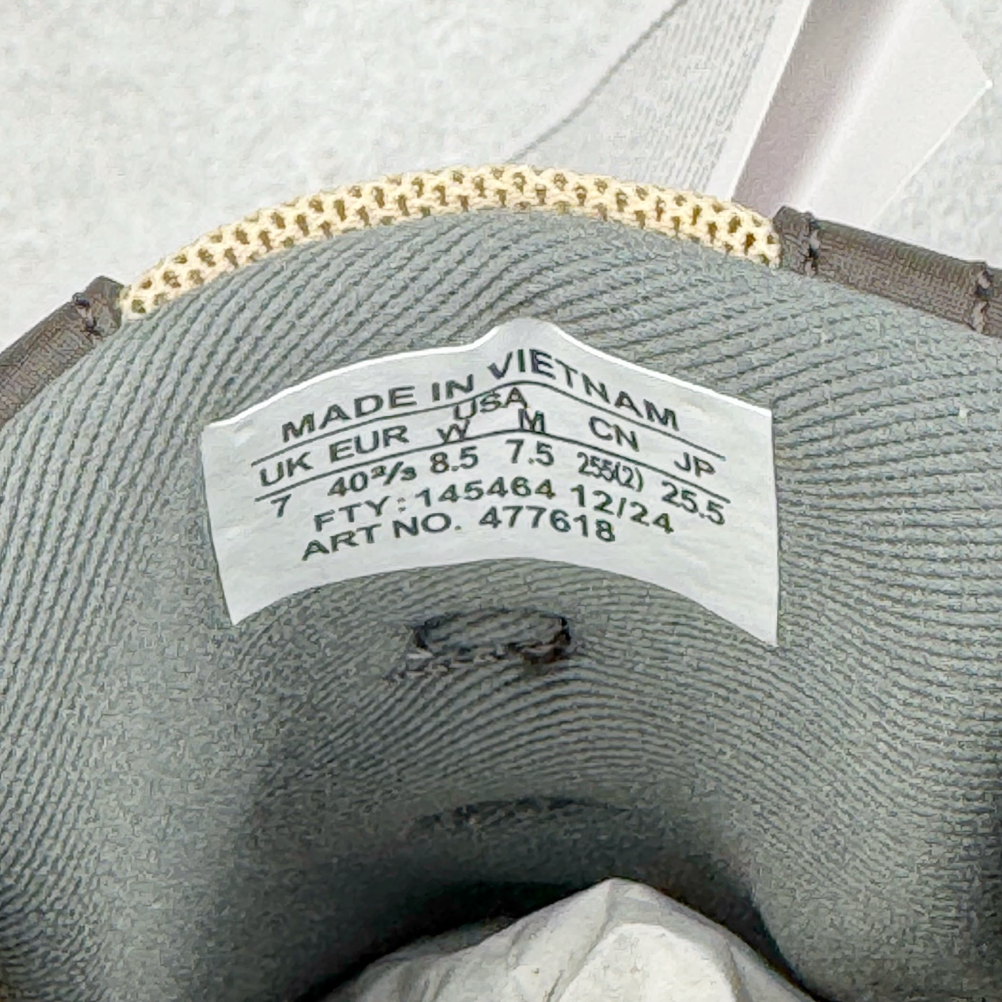 图片[17]-＃HP SALOMON XT-WHISPER 萨洛蒙圆头防滑耐磨低帮休闲越野训练城市通勤跑步鞋 男女同款 浅棕色 纯原外贸平台特供订单 耗时半年巨作 全套原纸板楦头开发 原厂特供网布配套加持 确保原汁原味 完美呈现版型 原档数据独家私模五层组合大底 男女鞋同步官方开发至46.5 原装Ortholite轻量化鞋垫 中底布带钢印编号 原厂TPU锁扣 进口港宝加持 后跟自然饱满 还原公司包裹性 鞋面以“锯齿”状的包裹系统呈现 在基色底之下加入了各种色点缀 将公司的最新技术和时尚前卫的造型融入耐用的长跑款式中 鞋面由 TPU 薄膜制成 并焊接在高耐磨网眼上 使其既时尚又坚固 由 ACS底盘支撑 可增强稳定性和支撑力 以及由橡胶凸耳 Contragrip外底覆盖的 EVA 缓冲中底 旨在应对崎岖的地形 鞋舌上的彩色Salomon 标签、Quicklace 系统以及鞋头、鞋舌和鞋跟上的附加品牌使细节更加完美 让穿着者可以轻松驾驭户外与通勤下的任何运动生活场景 无缝鞋身户外随意纵横 颜值与脚感兼备 出街通勤 绝对非常吸睛 你值得拥有 尺码：36 36.5 37.5 38 38.5 39 40 40.5 41 42 42.5 43 44 44.5 45 46 46.5 注意：偏小1码-选品中心