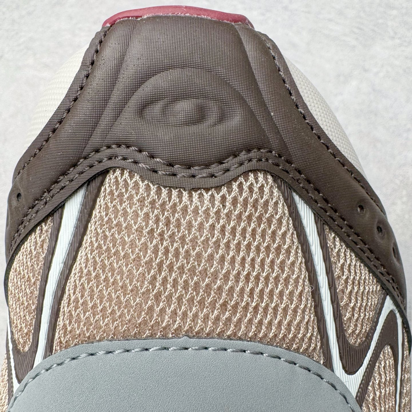 图片[10]-＃HP SALOMON XT-WHISPER 萨洛蒙圆头防滑耐磨低帮休闲越野训练城市通勤跑步鞋 男女同款 浅棕色 纯原外贸平台特供订单 耗时半年巨作 全套原纸板楦头开发 原厂特供网布配套加持 确保原汁原味 完美呈现版型 原档数据独家私模五层组合大底 男女鞋同步官方开发至46.5 原装Ortholite轻量化鞋垫 中底布带钢印编号 原厂TPU锁扣 进口港宝加持 后跟自然饱满 还原公司包裹性 鞋面以“锯齿”状的包裹系统呈现 在基色底之下加入了各种色点缀 将公司的最新技术和时尚前卫的造型融入耐用的长跑款式中 鞋面由 TPU 薄膜制成 并焊接在高耐磨网眼上 使其既时尚又坚固 由 ACS底盘支撑 可增强稳定性和支撑力 以及由橡胶凸耳 Contragrip外底覆盖的 EVA 缓冲中底 旨在应对崎岖的地形 鞋舌上的彩色Salomon 标签、Quicklace 系统以及鞋头、鞋舌和鞋跟上的附加品牌使细节更加完美 让穿着者可以轻松驾驭户外与通勤下的任何运动生活场景 无缝鞋身户外随意纵横 颜值与脚感兼备 出街通勤 绝对非常吸睛 你值得拥有 尺码：36 36.5 37.5 38 38.5 39 40 40.5 41 42 42.5 43 44 44.5 45 46 46.5 注意：偏小1码-选品中心