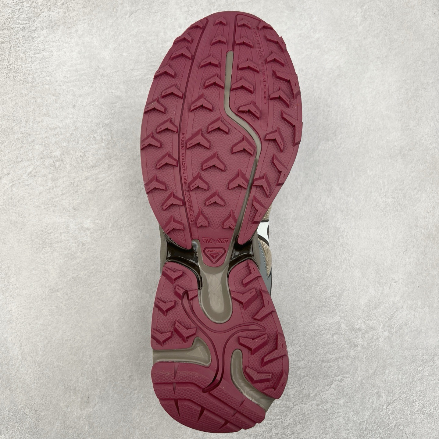 图片[9]-＃HP SALOMON XT-WHISPER 萨洛蒙圆头防滑耐磨低帮休闲越野训练城市通勤跑步鞋 男女同款 浅棕色 纯原外贸平台特供订单 耗时半年巨作 全套原纸板楦头开发 原厂特供网布配套加持 确保原汁原味 完美呈现版型 原档数据独家私模五层组合大底 男女鞋同步官方开发至46.5 原装Ortholite轻量化鞋垫 中底布带钢印编号 原厂TPU锁扣 进口港宝加持 后跟自然饱满 还原公司包裹性 鞋面以“锯齿”状的包裹系统呈现 在基色底之下加入了各种色点缀 将公司的最新技术和时尚前卫的造型融入耐用的长跑款式中 鞋面由 TPU 薄膜制成 并焊接在高耐磨网眼上 使其既时尚又坚固 由 ACS底盘支撑 可增强稳定性和支撑力 以及由橡胶凸耳 Contragrip外底覆盖的 EVA 缓冲中底 旨在应对崎岖的地形 鞋舌上的彩色Salomon 标签、Quicklace 系统以及鞋头、鞋舌和鞋跟上的附加品牌使细节更加完美 让穿着者可以轻松驾驭户外与通勤下的任何运动生活场景 无缝鞋身户外随意纵横 颜值与脚感兼备 出街通勤 绝对非常吸睛 你值得拥有 尺码：36 36.5 37.5 38 38.5 39 40 40.5 41 42 42.5 43 44 44.5 45 46 46.5 注意：偏小1码-选品中心