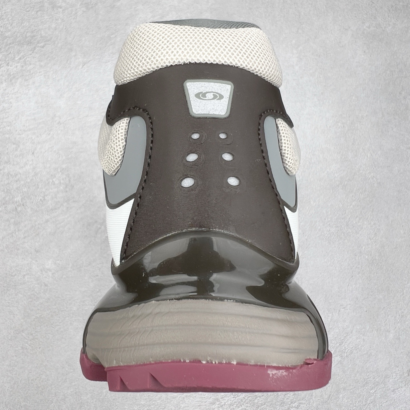 图片[8]-＃HP SALOMON XT-WHISPER 萨洛蒙圆头防滑耐磨低帮休闲越野训练城市通勤跑步鞋 男女同款 浅棕色 纯原外贸平台特供订单 耗时半年巨作 全套原纸板楦头开发 原厂特供网布配套加持 确保原汁原味 完美呈现版型 原档数据独家私模五层组合大底 男女鞋同步官方开发至46.5 原装Ortholite轻量化鞋垫 中底布带钢印编号 原厂TPU锁扣 进口港宝加持 后跟自然饱满 还原公司包裹性 鞋面以“锯齿”状的包裹系统呈现 在基色底之下加入了各种色点缀 将公司的最新技术和时尚前卫的造型融入耐用的长跑款式中 鞋面由 TPU 薄膜制成 并焊接在高耐磨网眼上 使其既时尚又坚固 由 ACS底盘支撑 可增强稳定性和支撑力 以及由橡胶凸耳 Contragrip外底覆盖的 EVA 缓冲中底 旨在应对崎岖的地形 鞋舌上的彩色Salomon 标签、Quicklace 系统以及鞋头、鞋舌和鞋跟上的附加品牌使细节更加完美 让穿着者可以轻松驾驭户外与通勤下的任何运动生活场景 无缝鞋身户外随意纵横 颜值与脚感兼备 出街通勤 绝对非常吸睛 你值得拥有 尺码：36 36.5 37.5 38 38.5 39 40 40.5 41 42 42.5 43 44 44.5 45 46 46.5 注意：偏小1码-选品中心